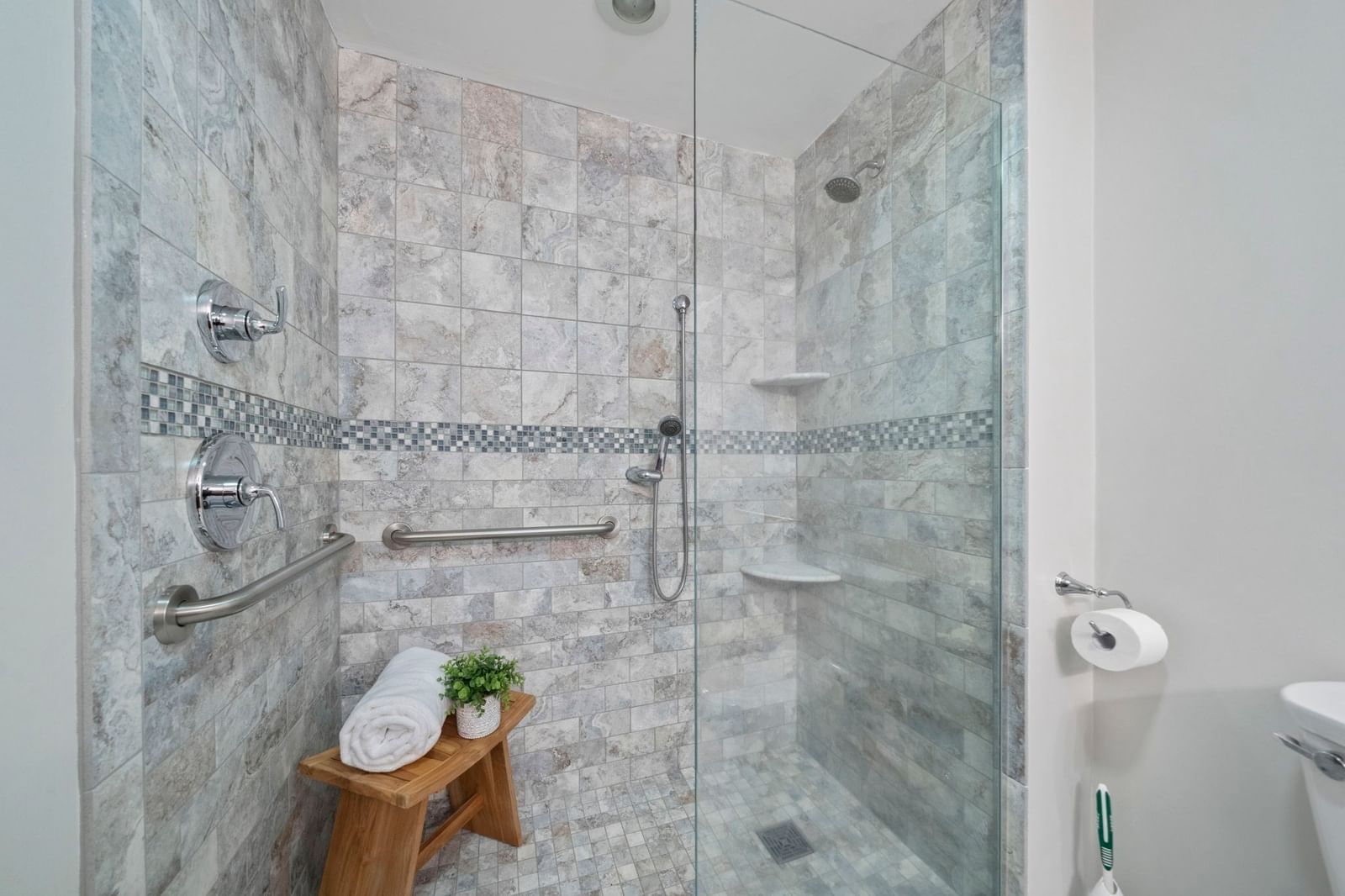 100 Parks St #27 Duxbury — Photo 14 of 35