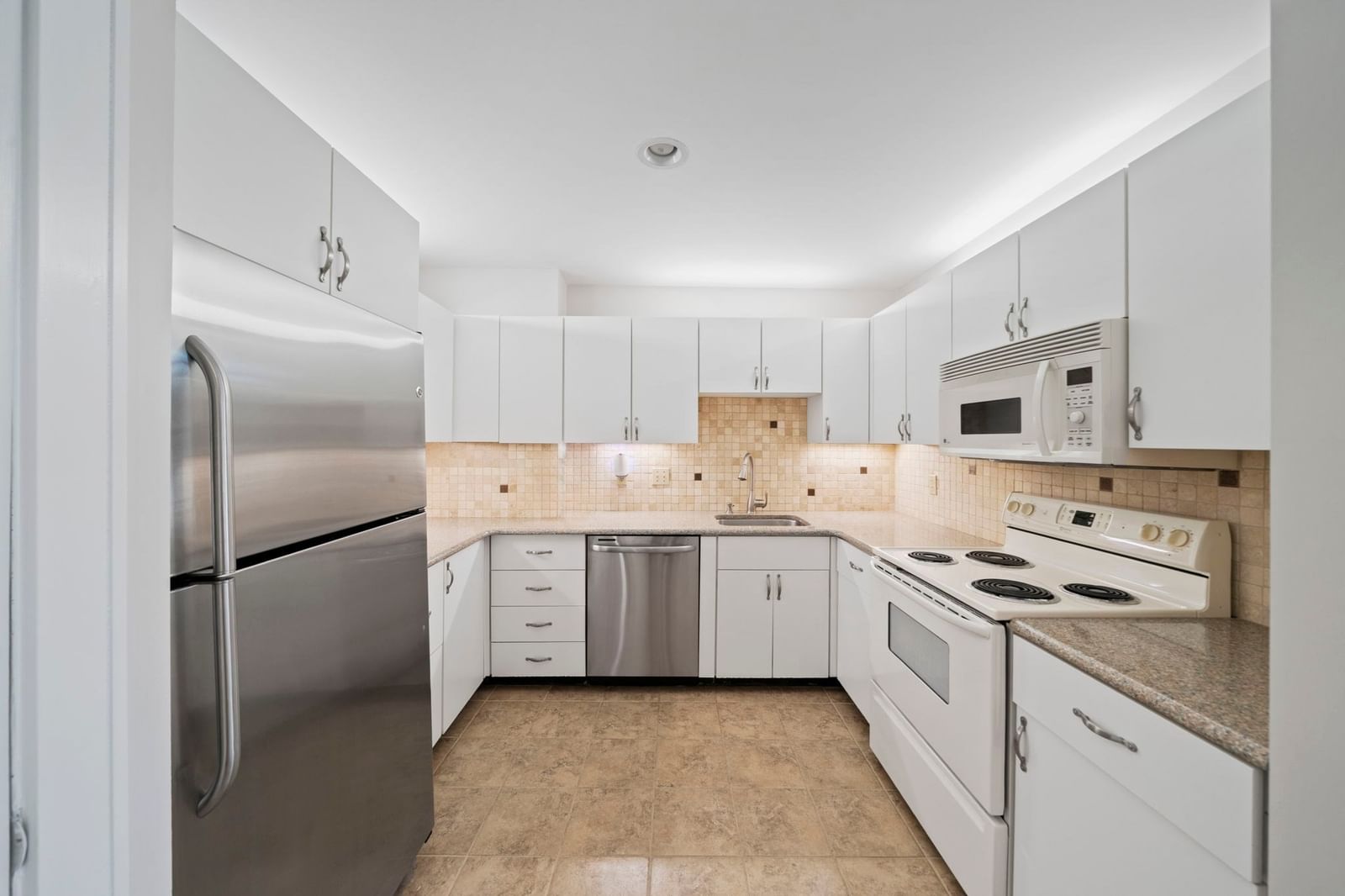 100 Parks St #27 Duxbury — Photo 3 of 35
