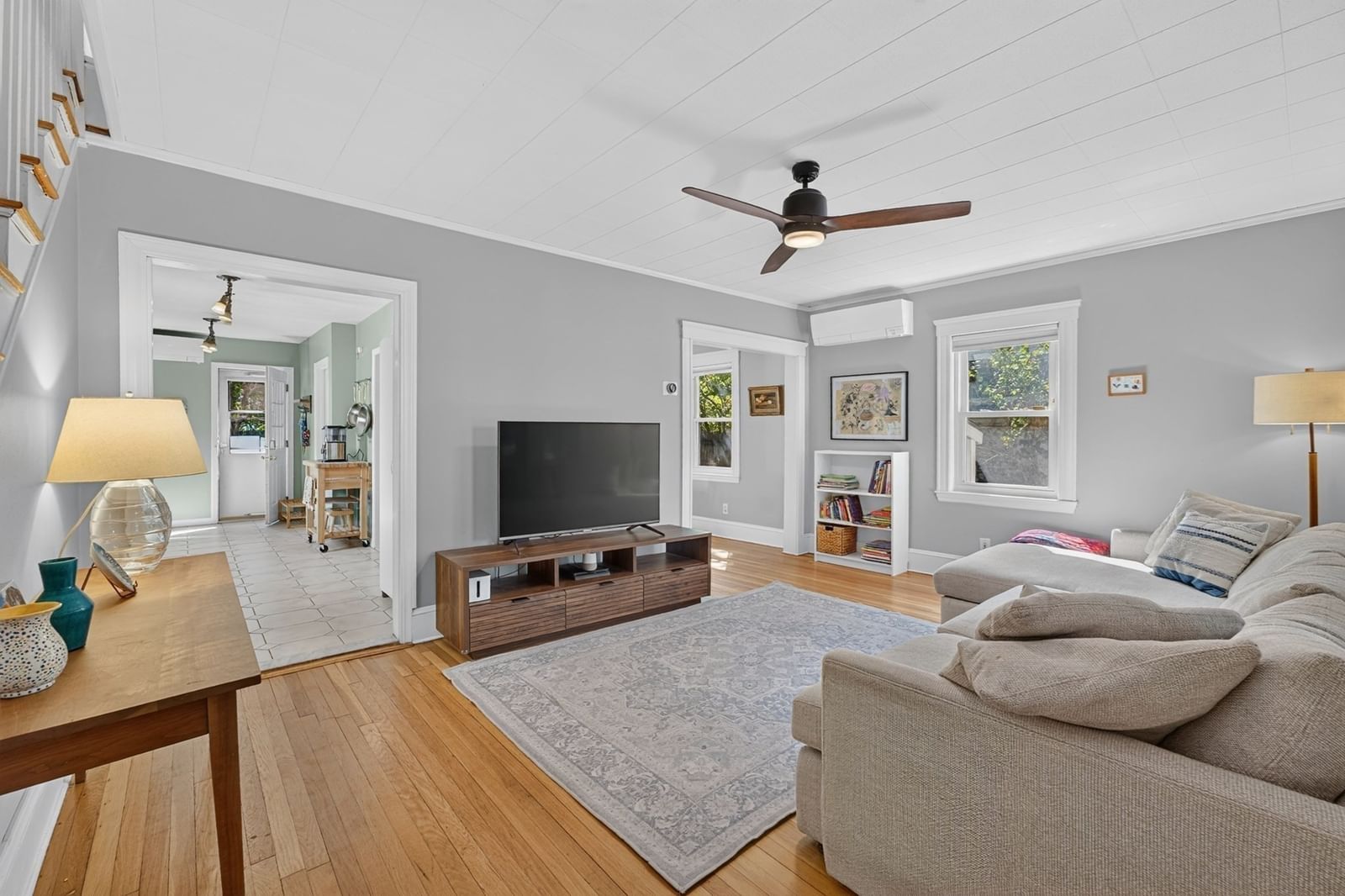 15 Draper St Medford — Photo 2 of 37