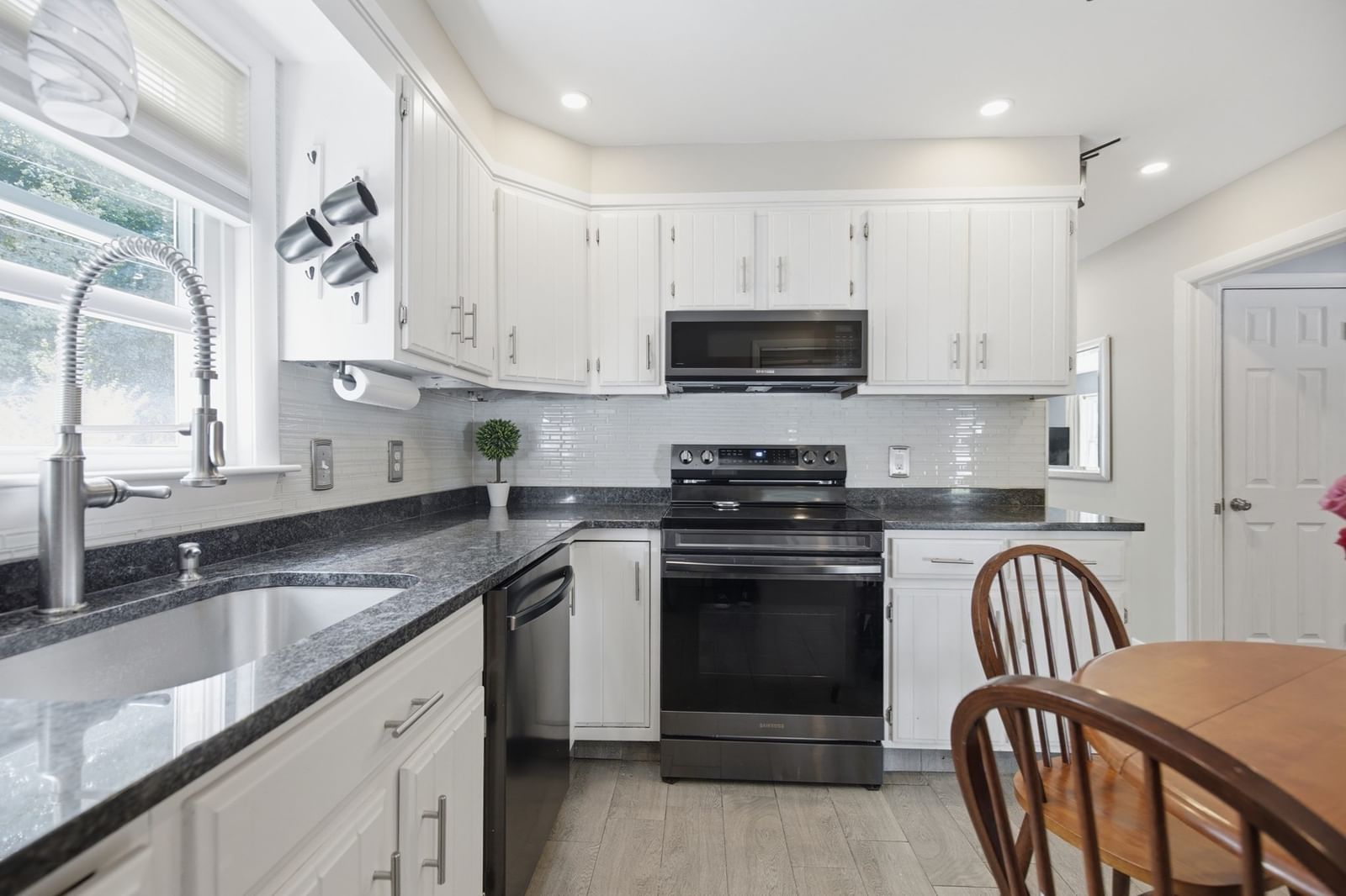 10 Linda Ave Millbury — Photo 11 of 41