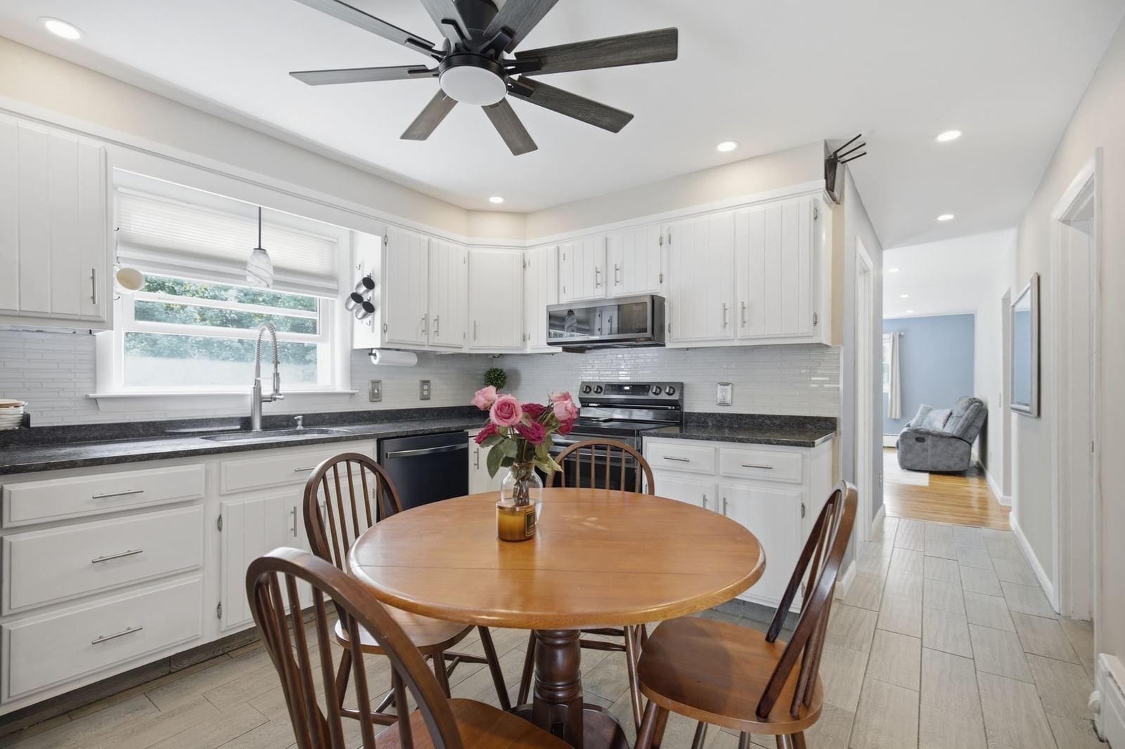 10 Linda Ave Millbury — Photo 12 of 41
