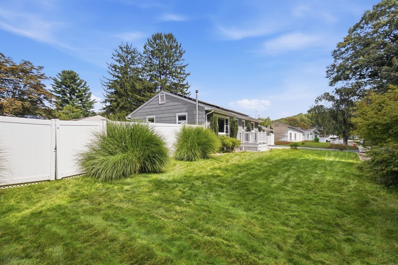 10 Linda Ave Millbury — Photo 4 of 41
