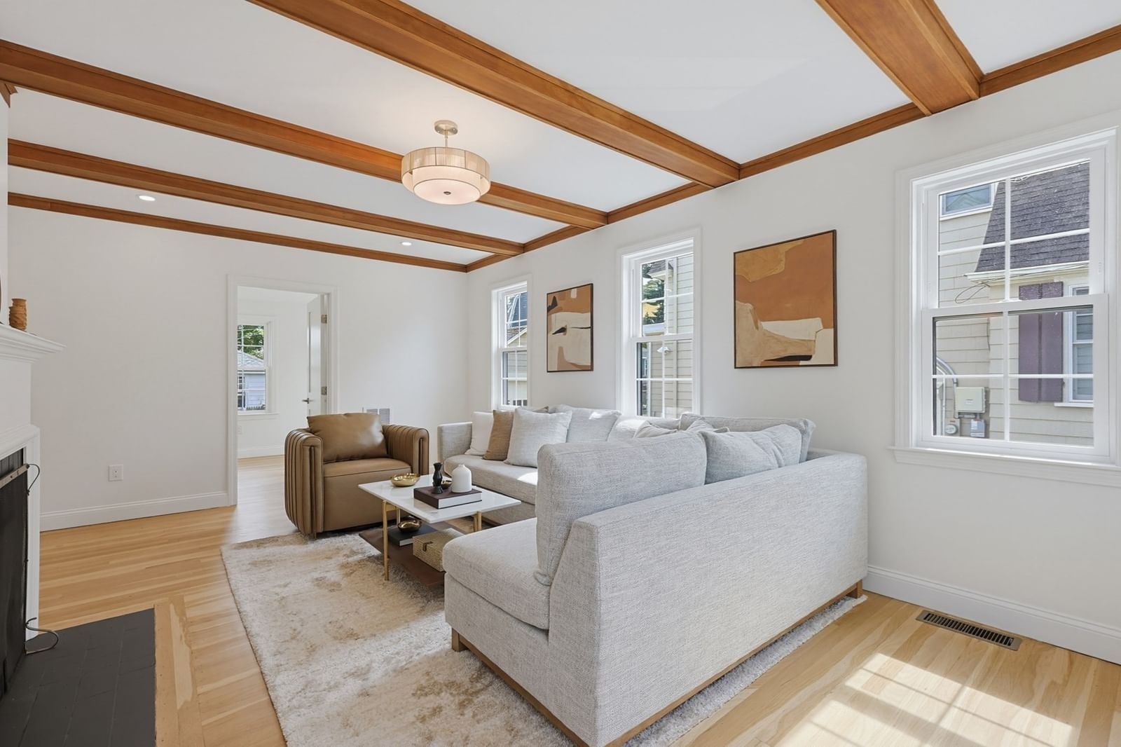22 Emerson St Belmont — Photo 4 of 27