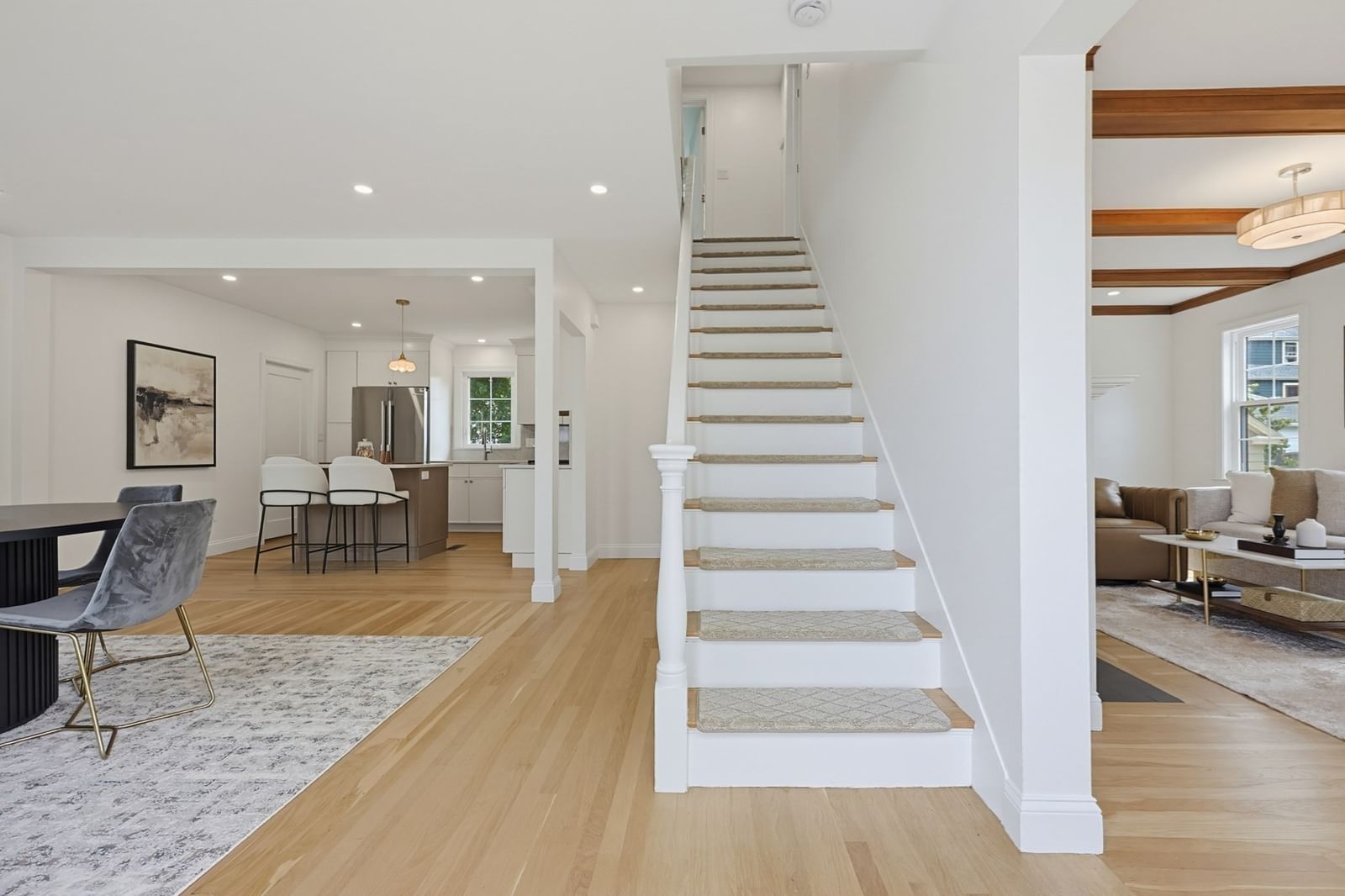 22 Emerson St Belmont — Photo 7 of 27