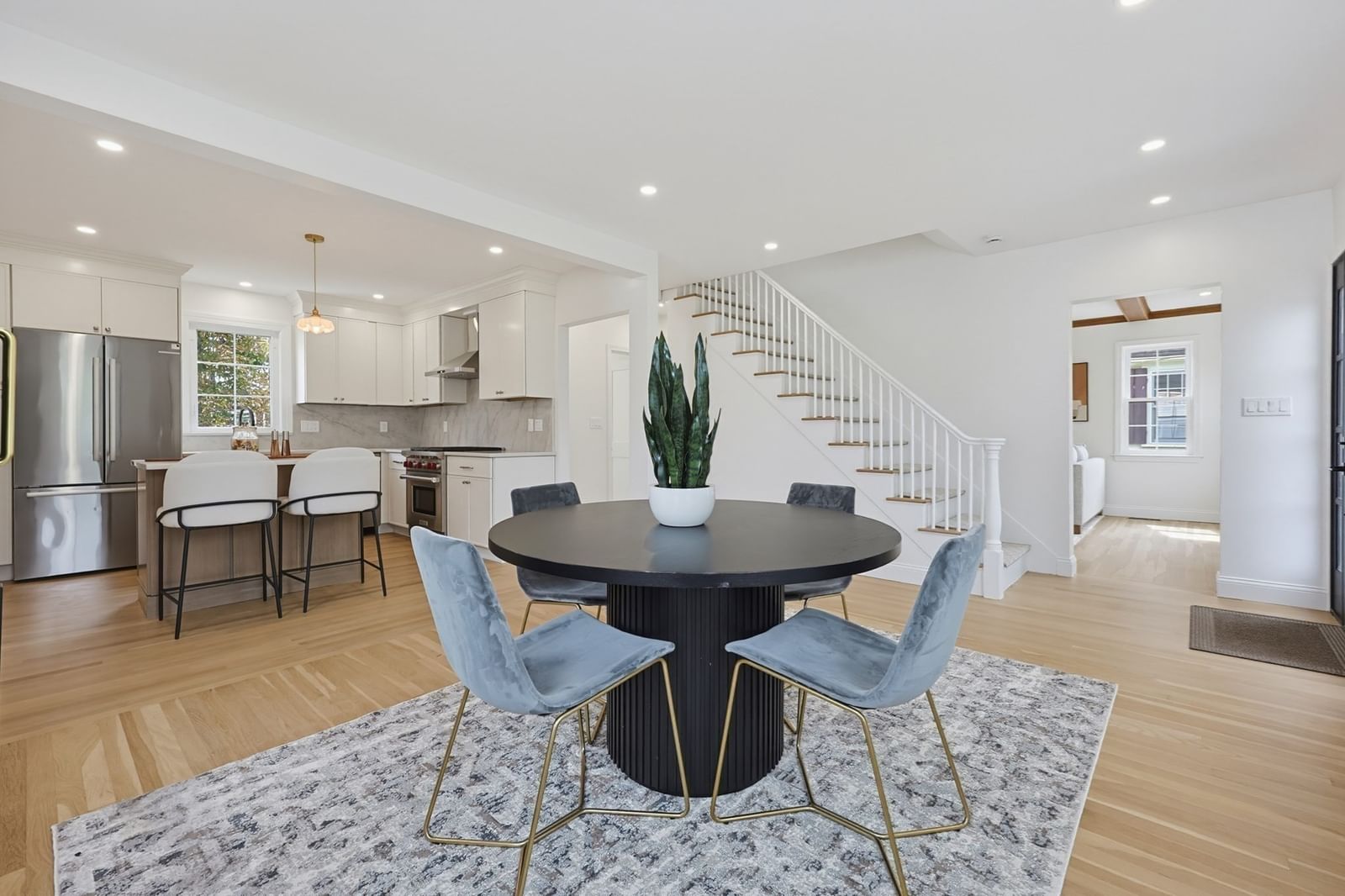 22 Emerson St Belmont — Photo 9 of 27