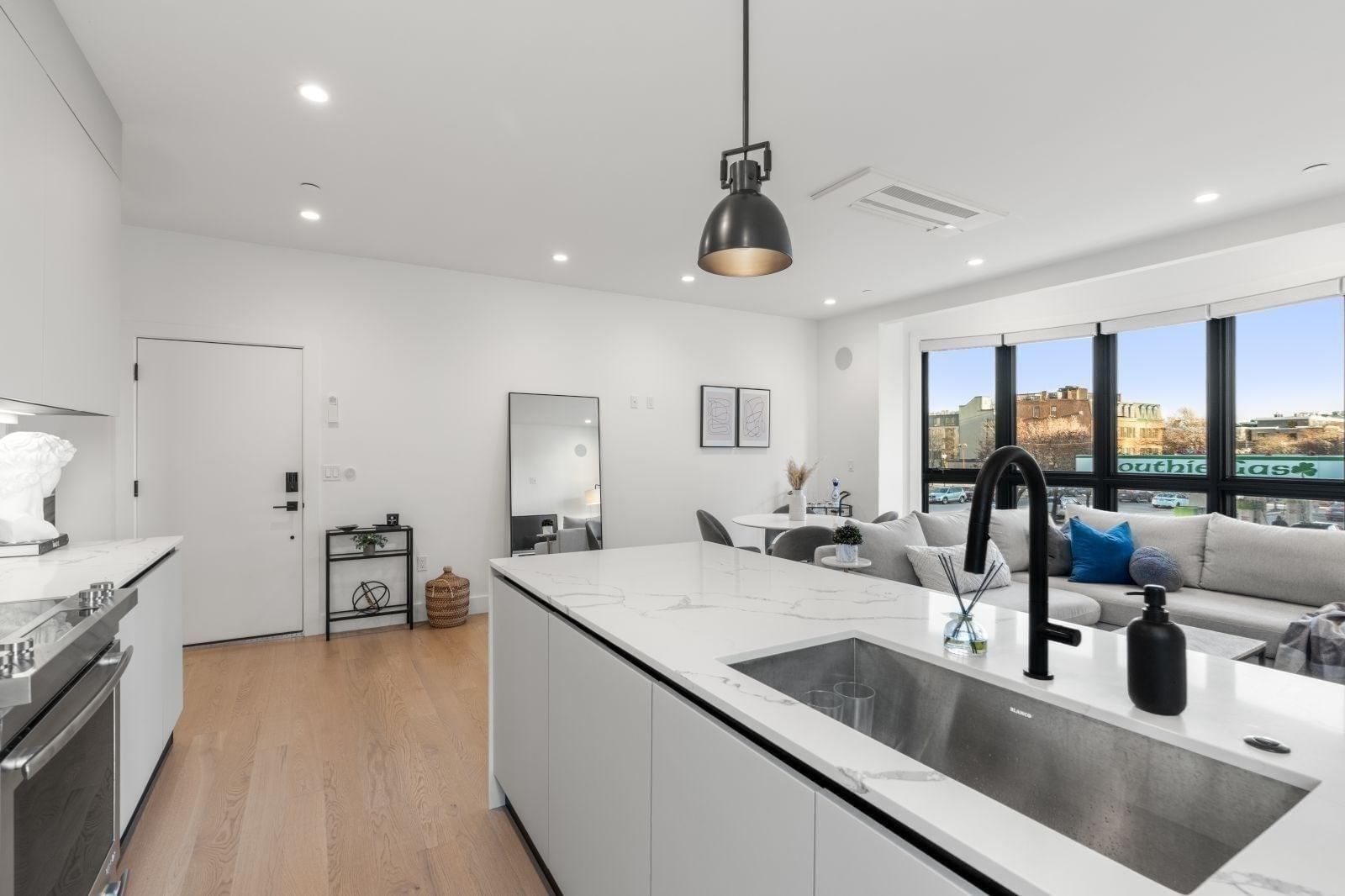 75 W Broadway #202 Boston — Photo 2 of 34