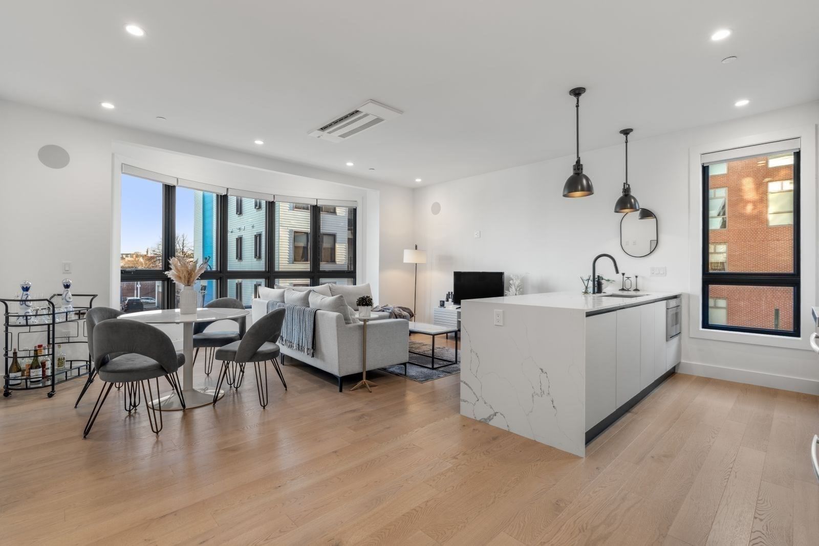 75 W Broadway #202 Boston — Photo 3 of 34