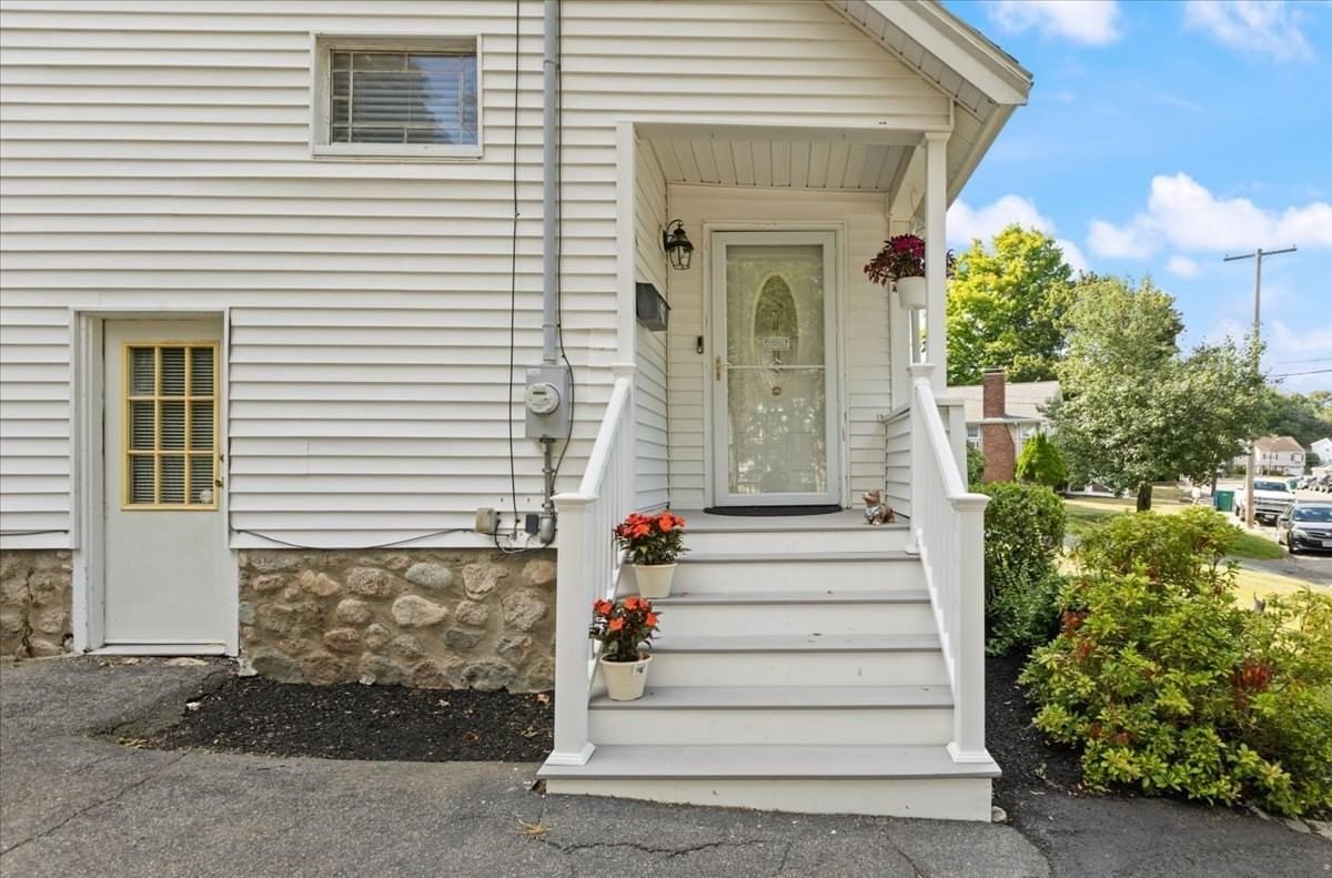 66 Edgemere Rd Lynn — Photo 3 of 42