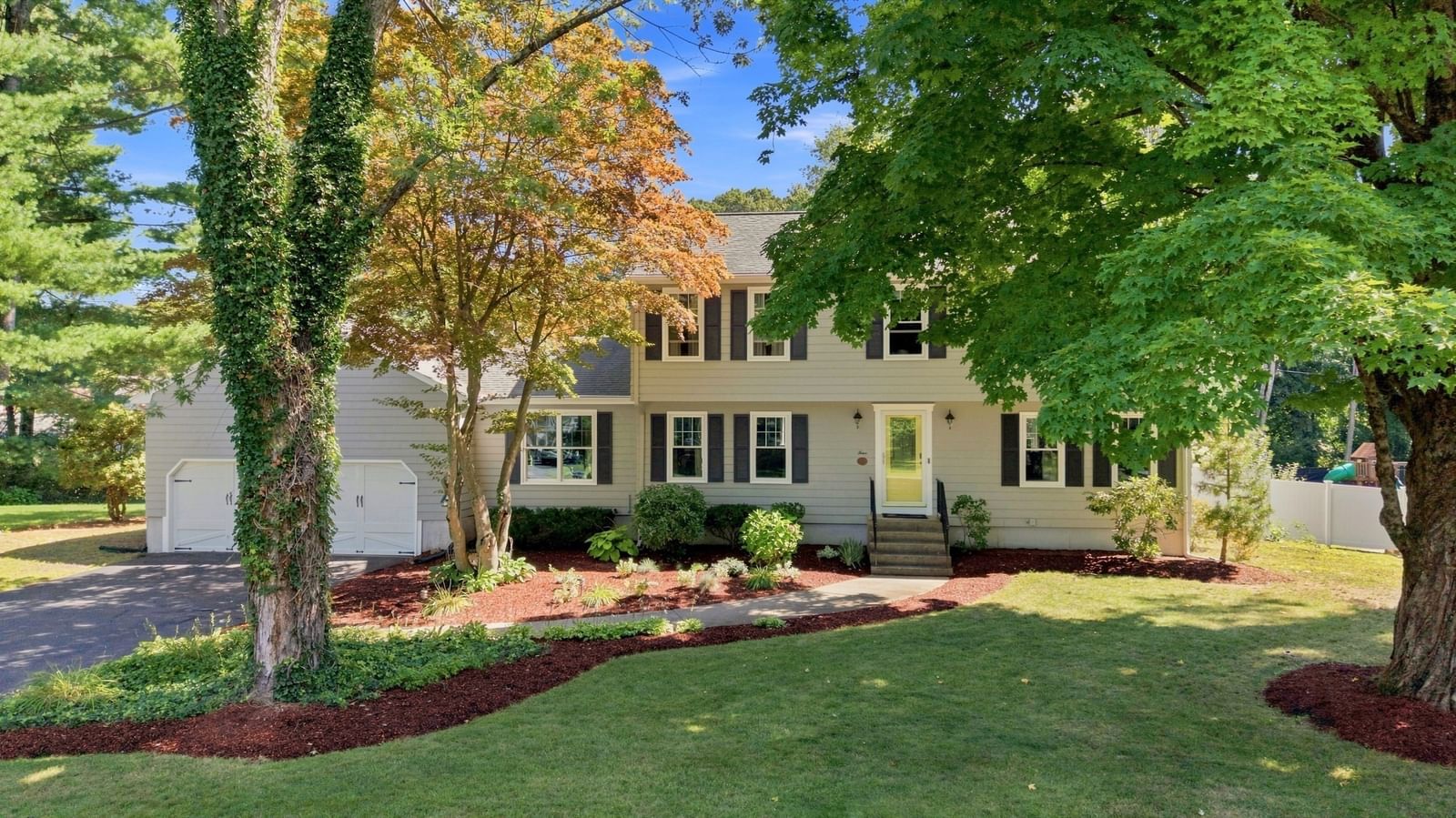 4 Portmore Ln Framingham — Photo 2 of 42