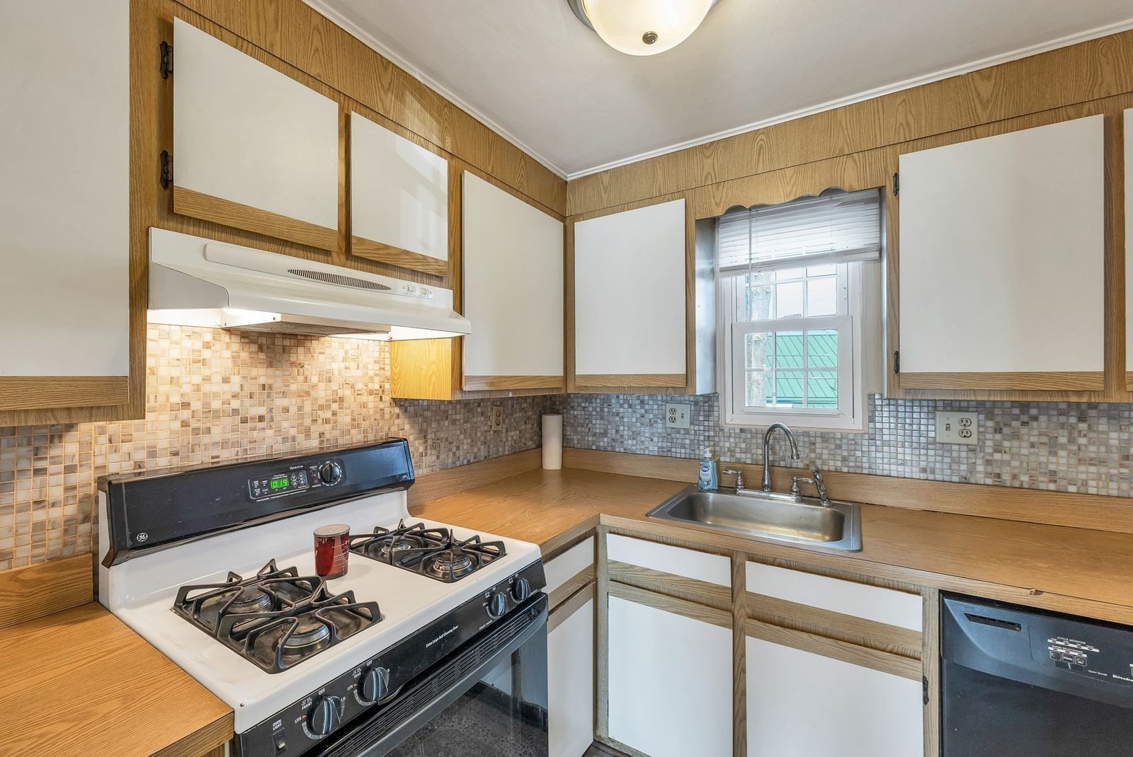 1261 Pawtucket Blvd #6 Lowell — Photo 7 of 32
