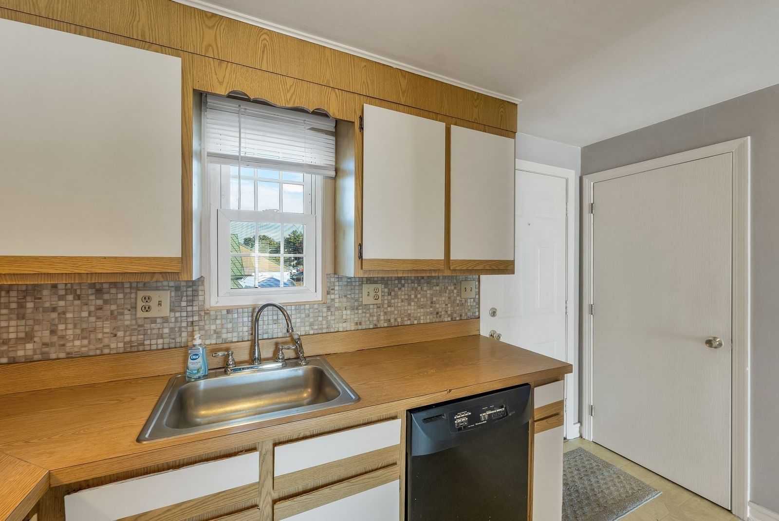 1261 Pawtucket Blvd #6 Lowell — Photo 8 of 32