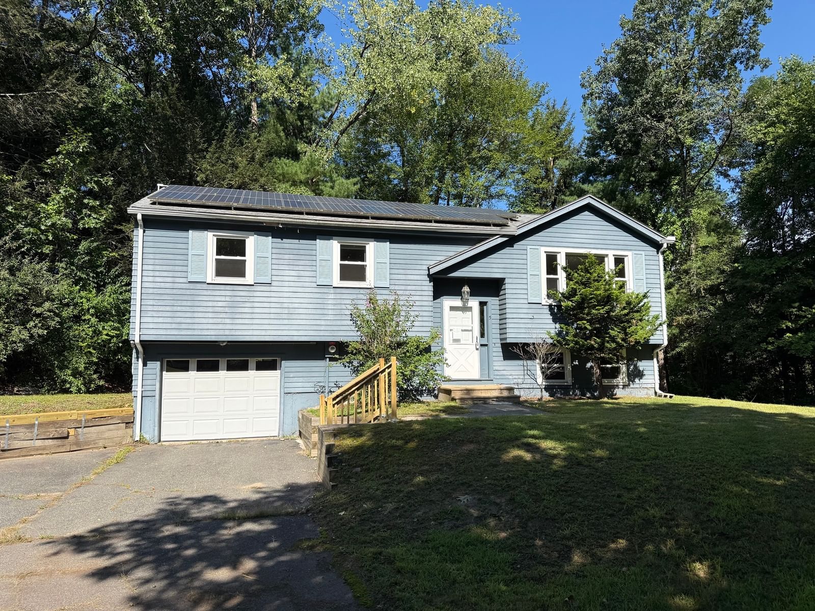 Property at 5 Edge Hill Rd, Amherst, MA 01002