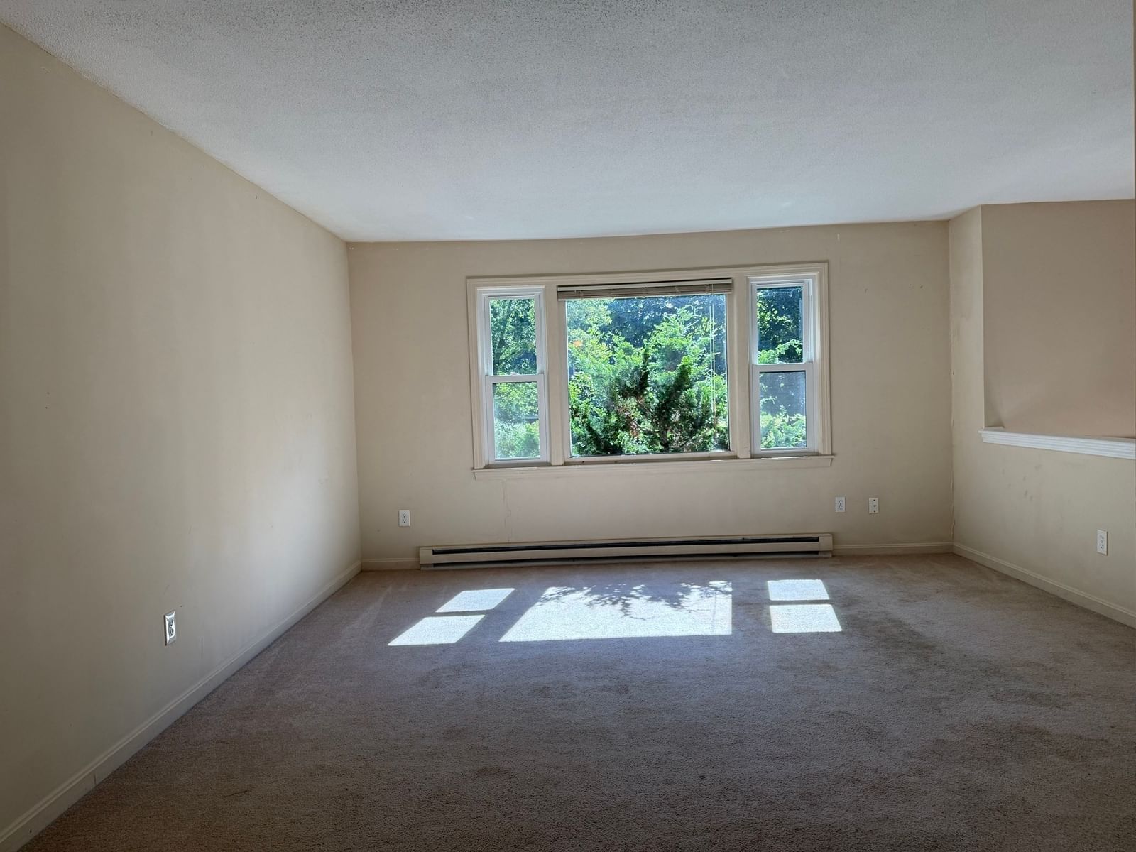 5 Edge Hill Rd Amherst — Photo 6 of 22