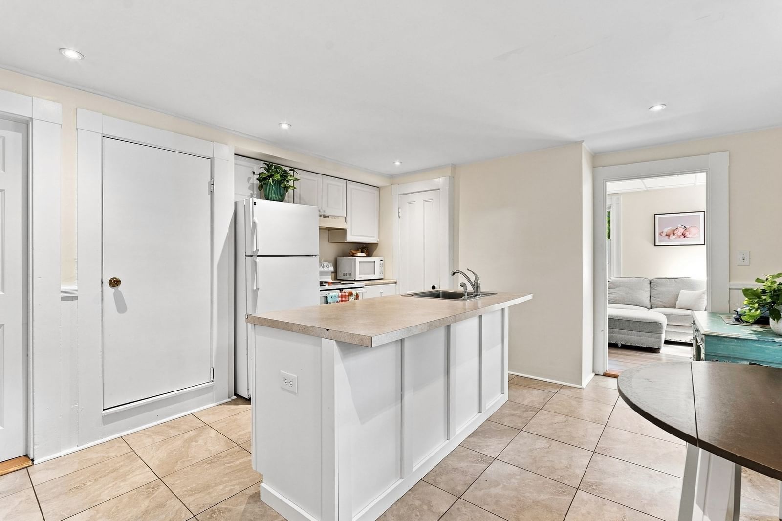 67 Oakwood Ave Lynn — Photo 3 of 38