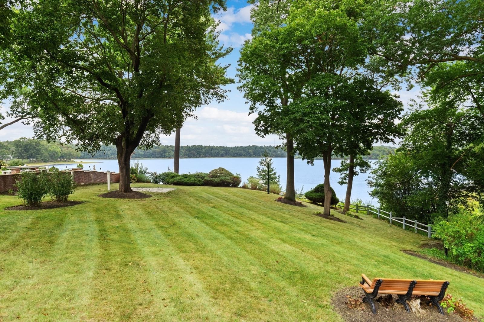 Property at 48 Locksley Rd, Lynnfield, MA 01940