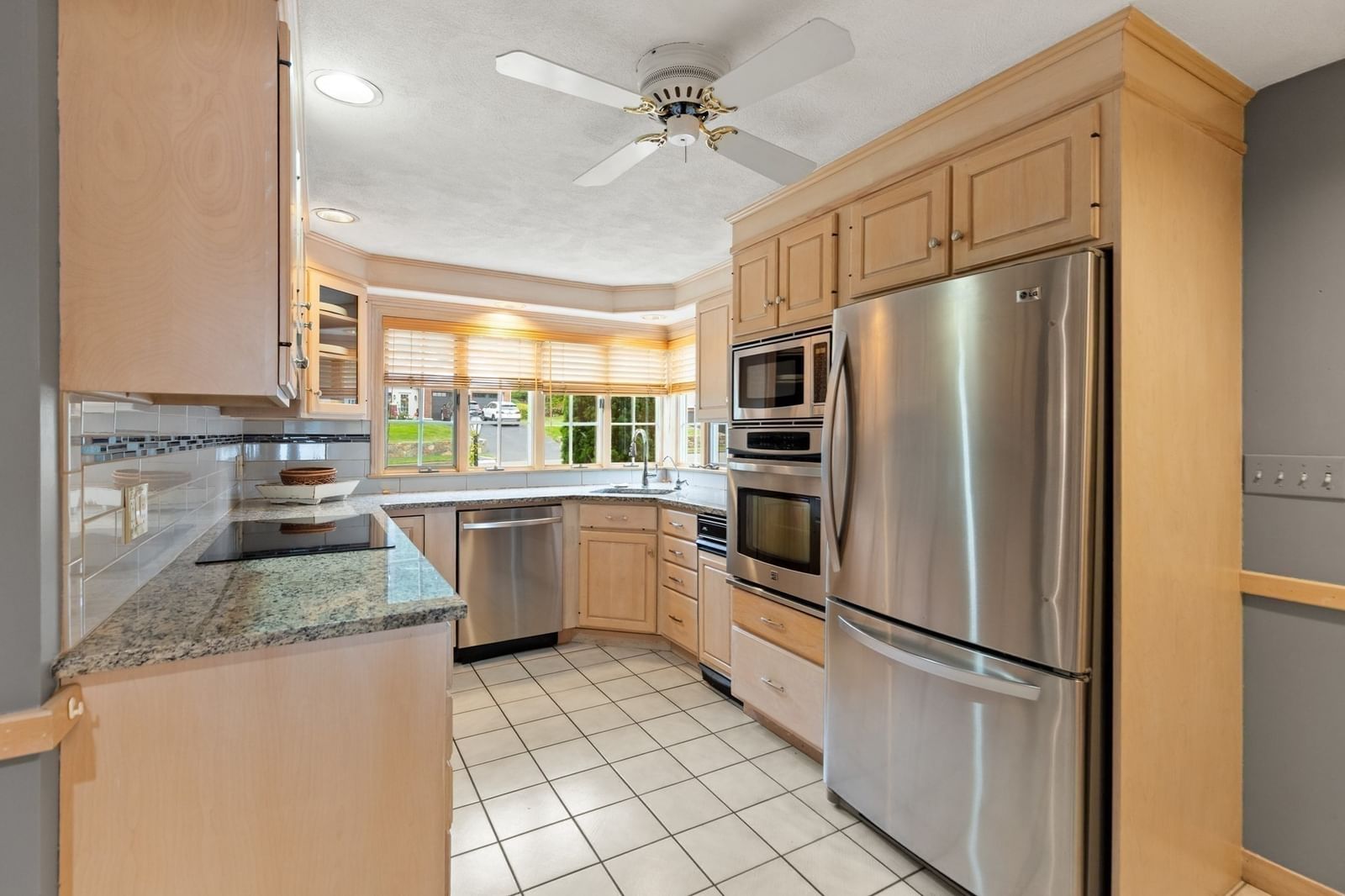 48 Locksley Rd Lynnfield — Photo 13 of 34
