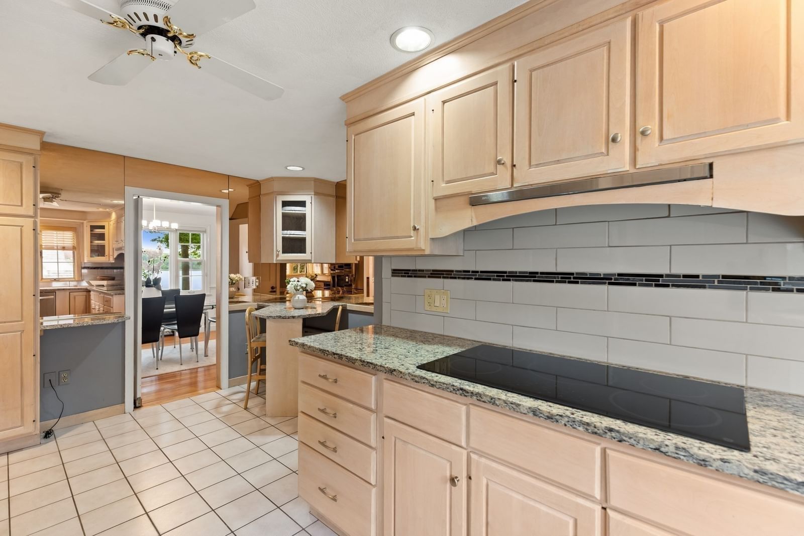 48 Locksley Rd Lynnfield — Photo 14 of 34
