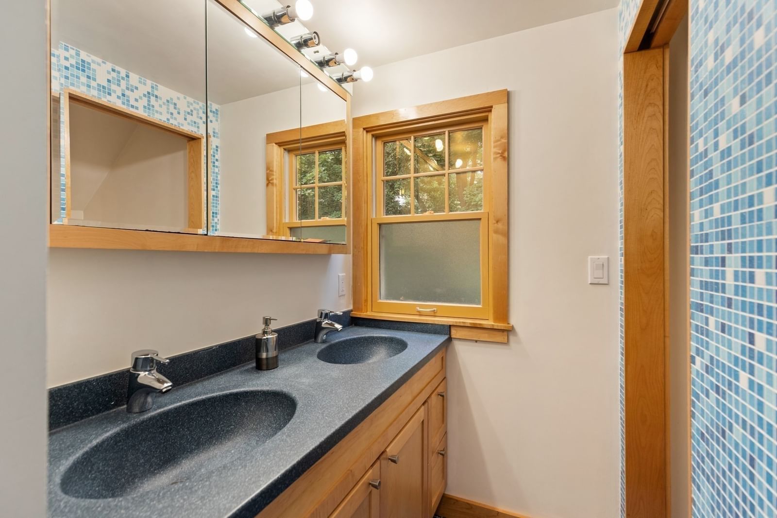 48 Locksley Rd Lynnfield — Photo 18 of 34