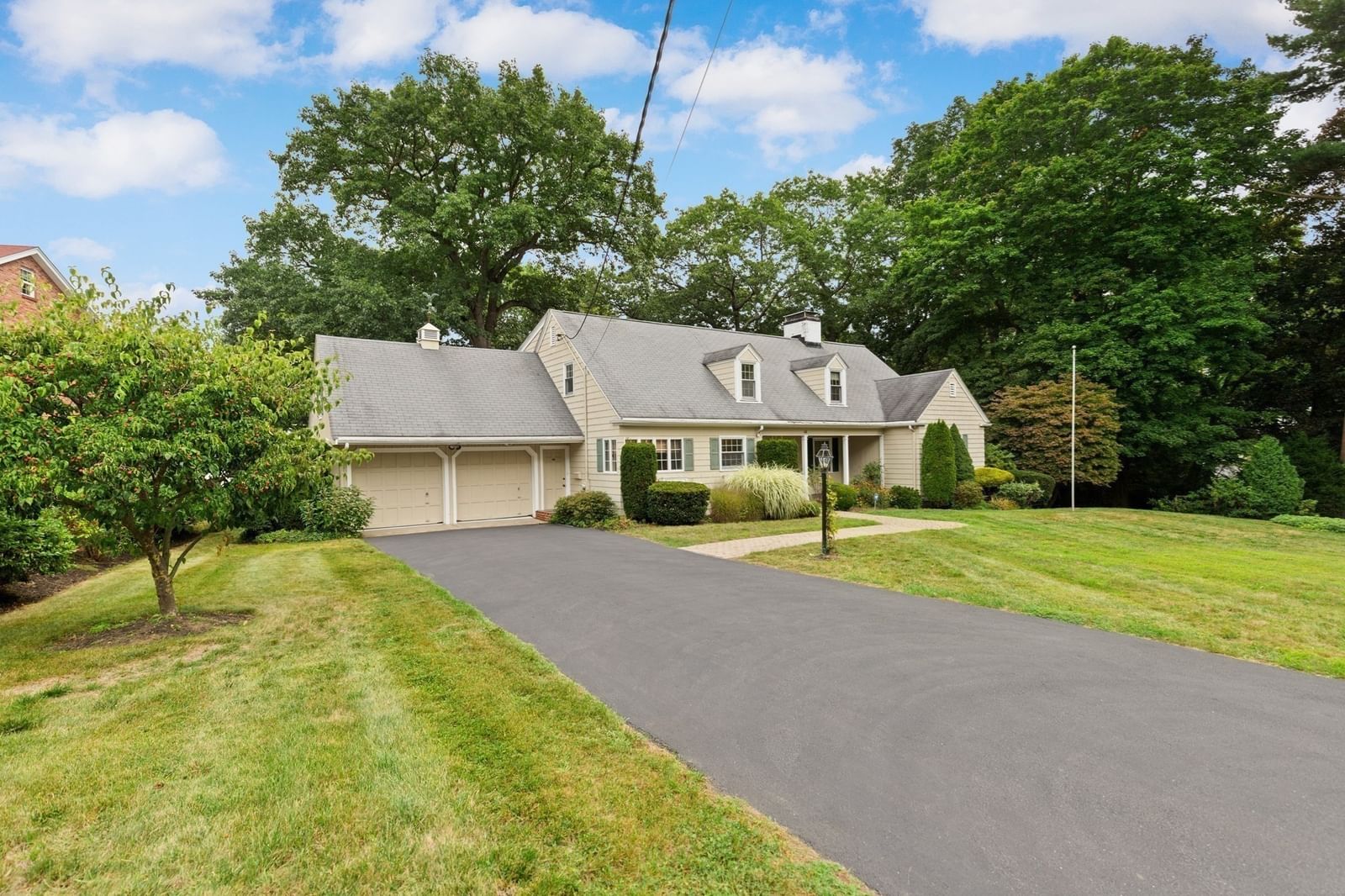 48 Locksley Rd Lynnfield — Photo 2 of 34