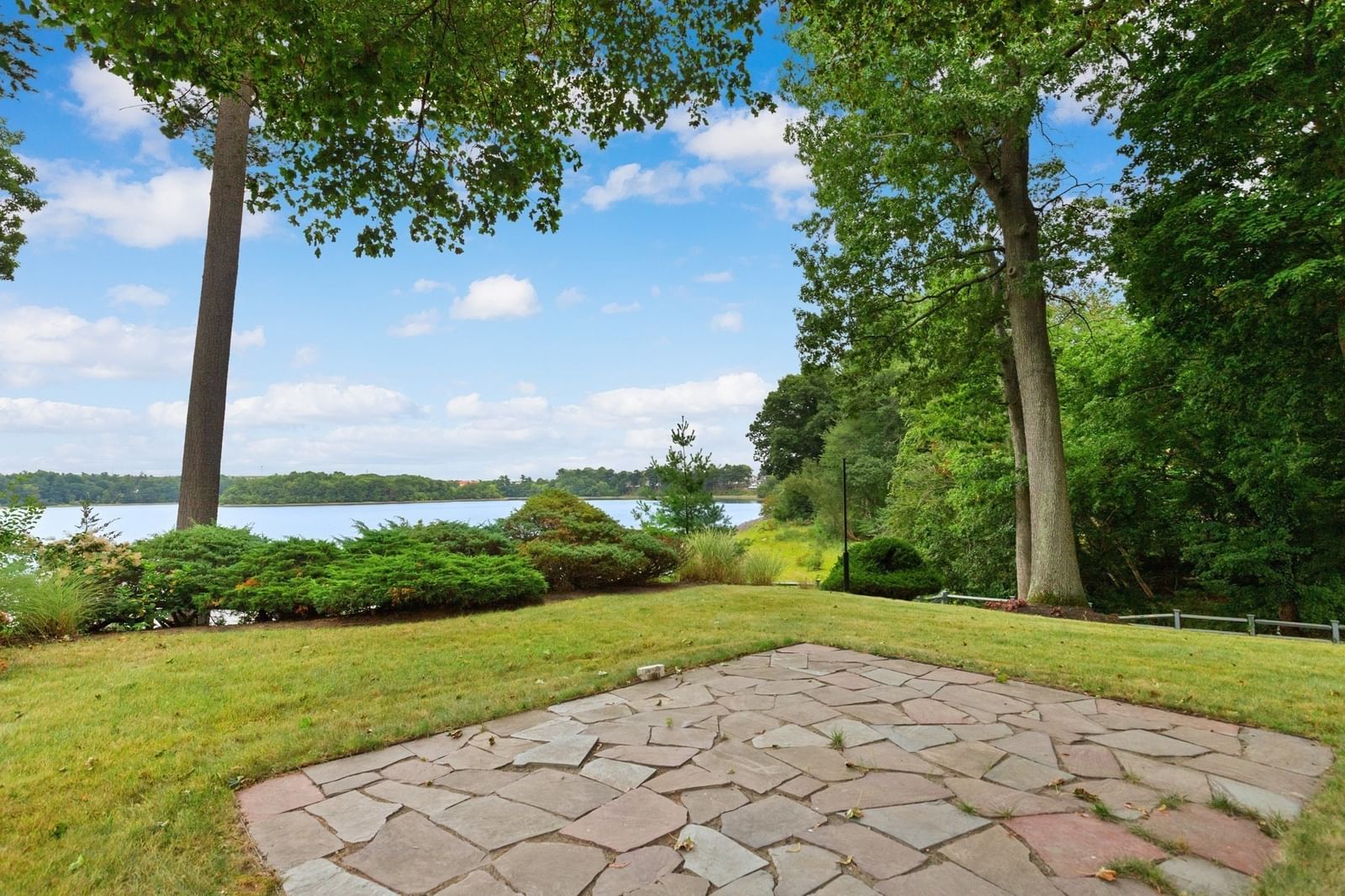 48 Locksley Rd Lynnfield — Photo 27 of 34