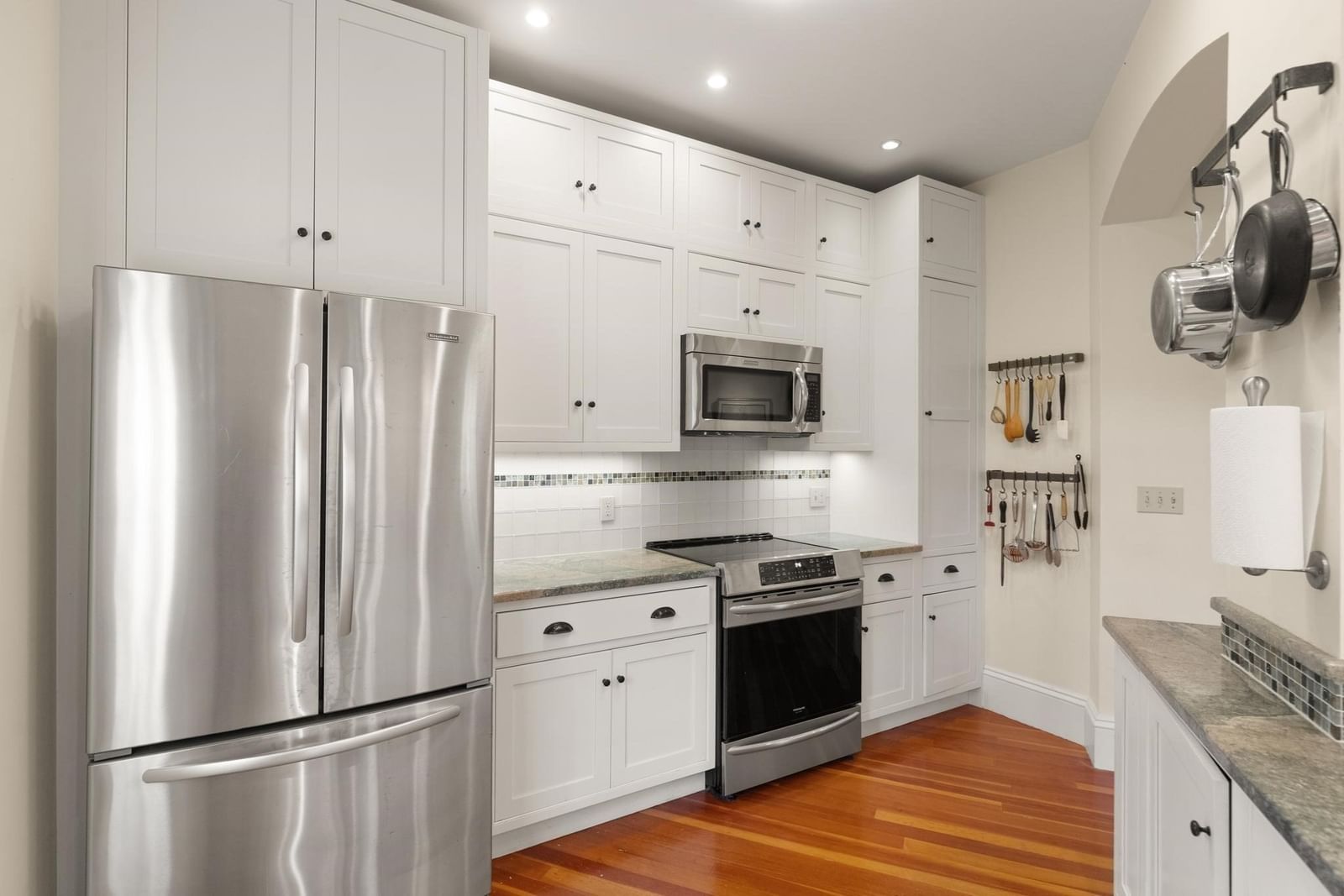 158 Hesperus Ave #2L Gloucester — Photo 11 of 38
