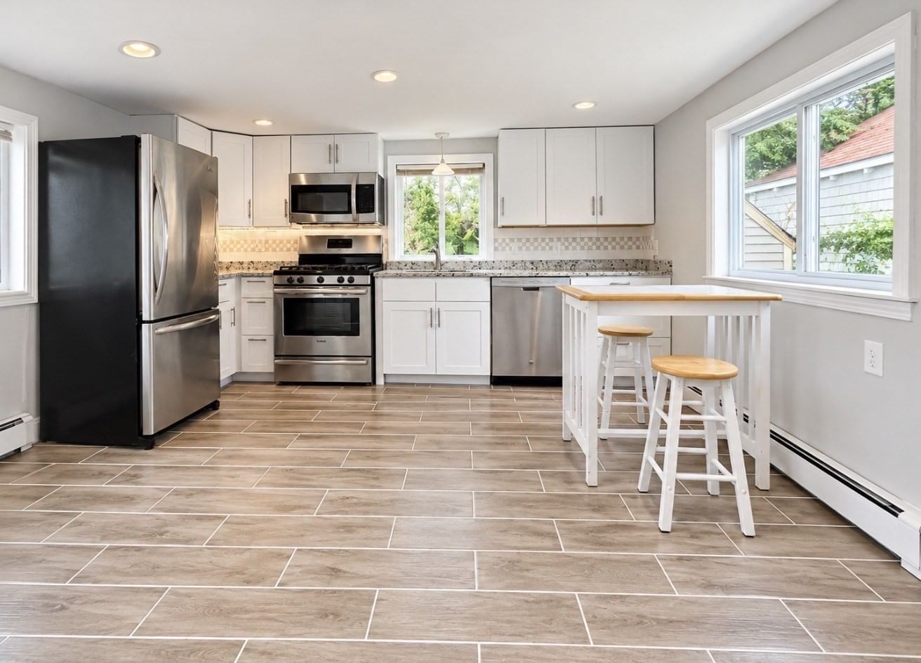 298 Onset Ave Wareham — Photo 5 of 16