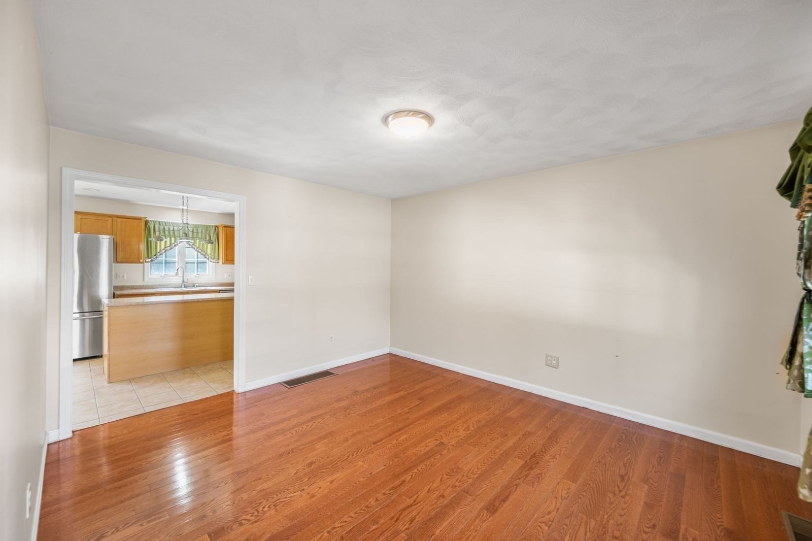 388 Varnum Ave Lowell — Photo 16 of 35
