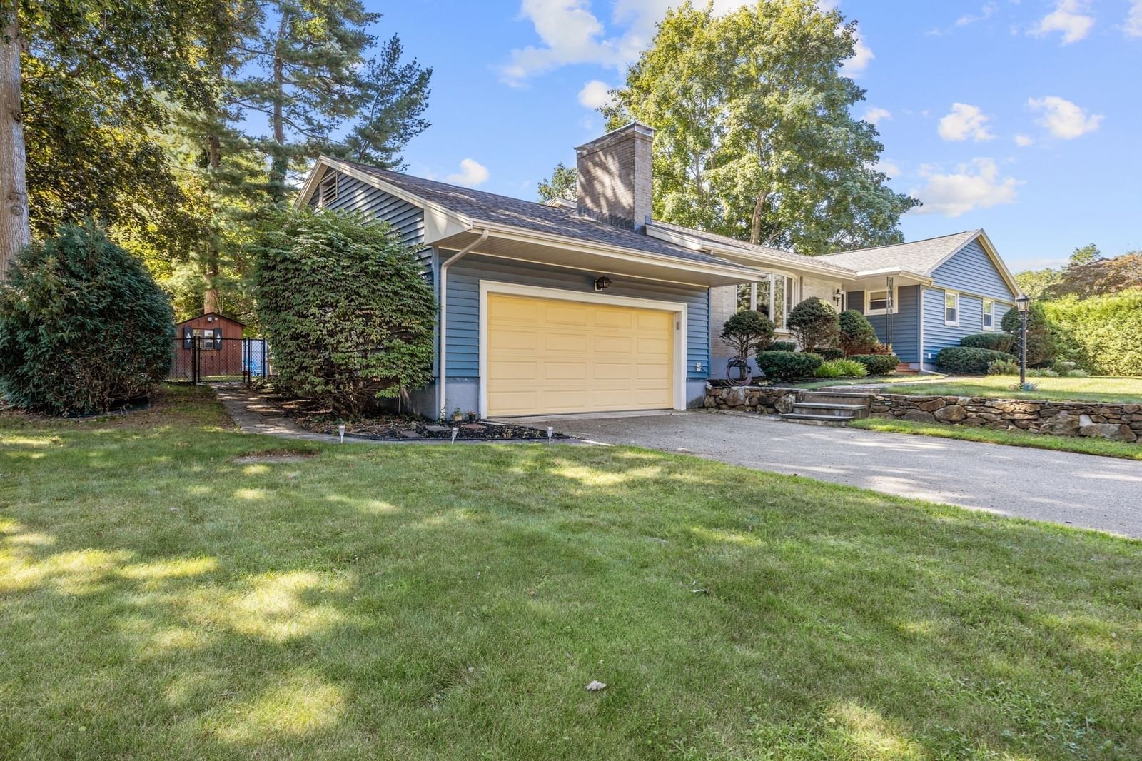122 Westwood Dr Whitman — Photo 3 of 36