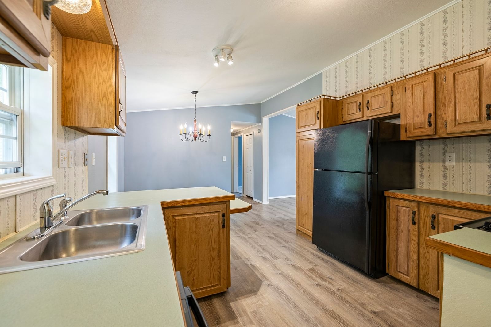 21 Fox Run Brookfield — Photo 3 of 29