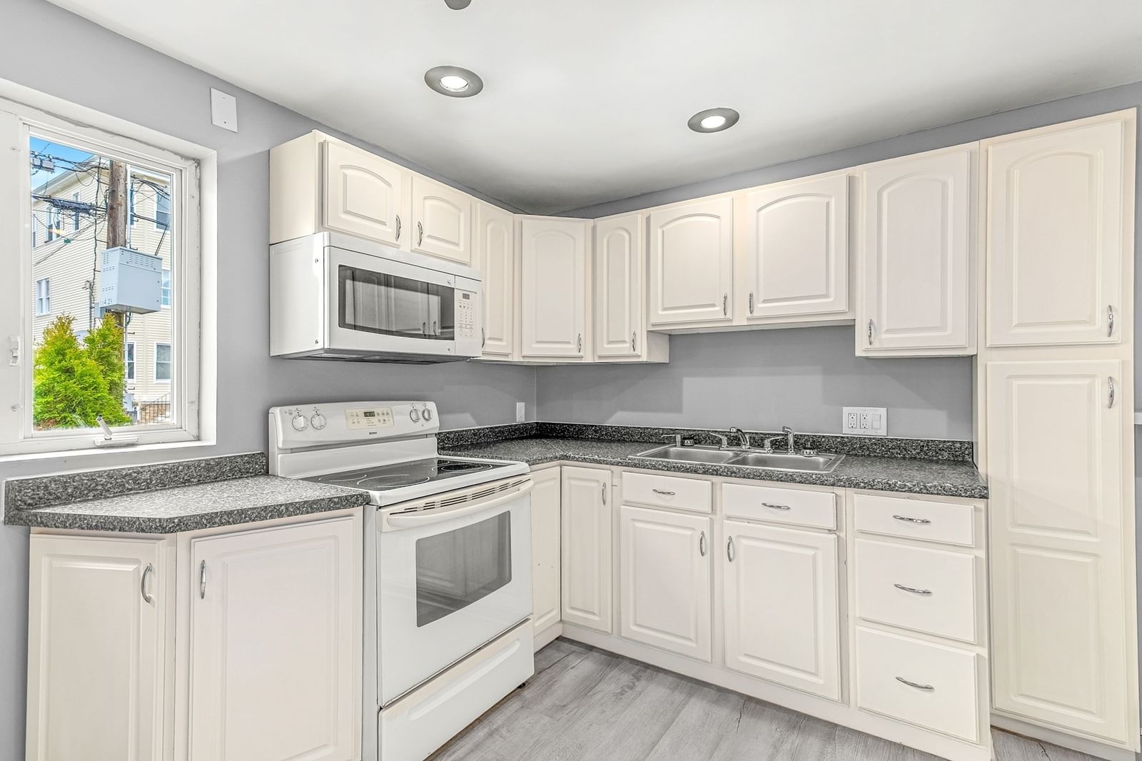 298 Collette St, New Bedford, MA 02746 photo 2