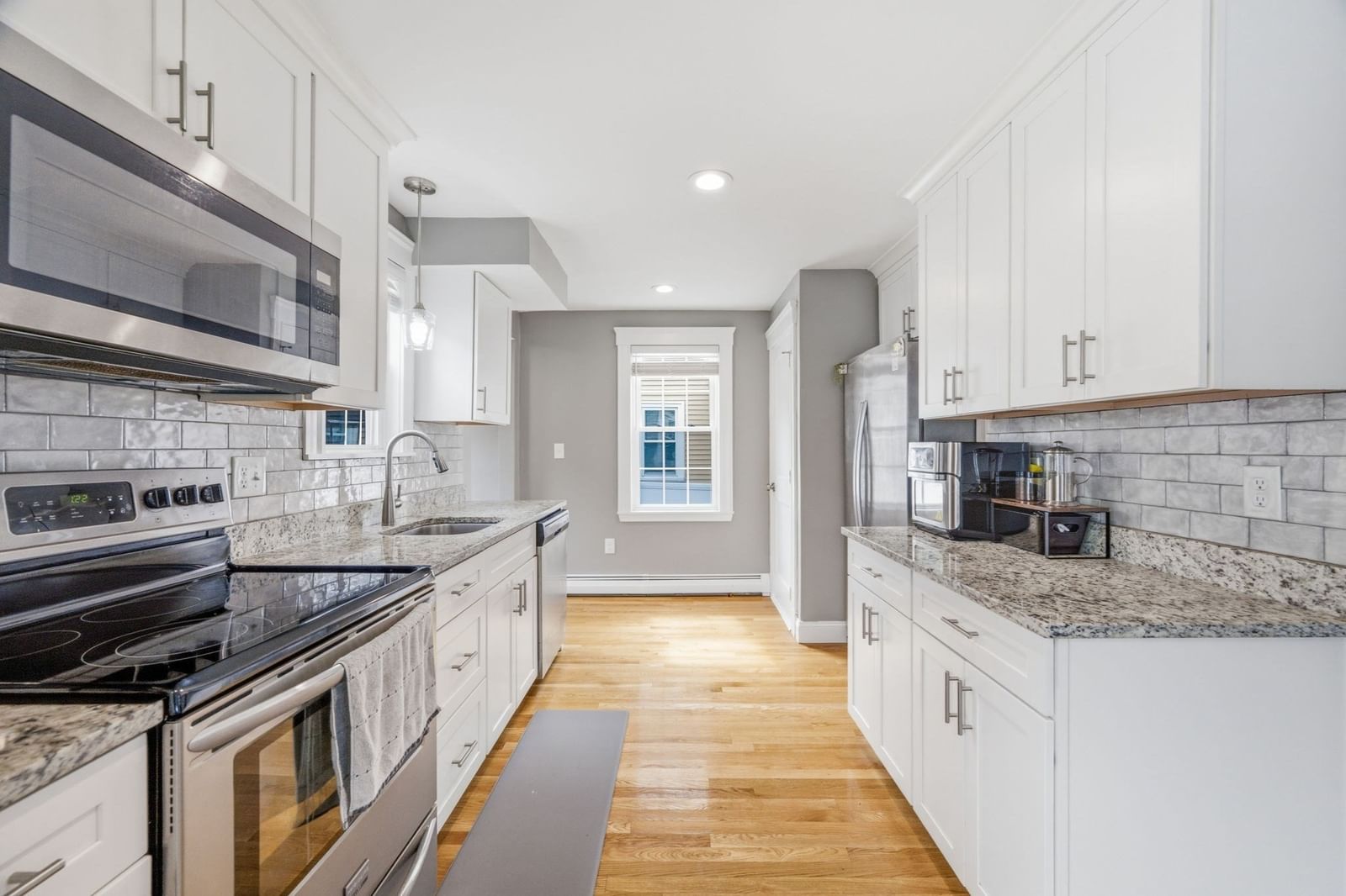 606 Lincoln Ave Saugus — Photo 14 of 42