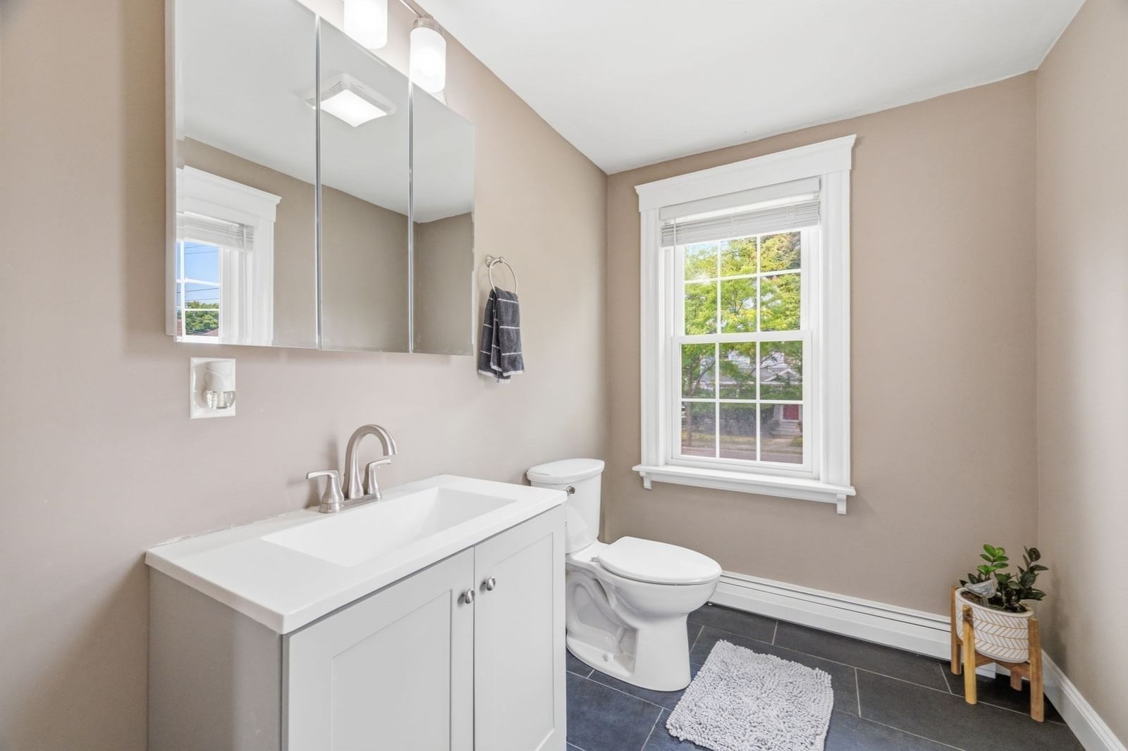 606 Lincoln Ave Saugus — Photo 17 of 42