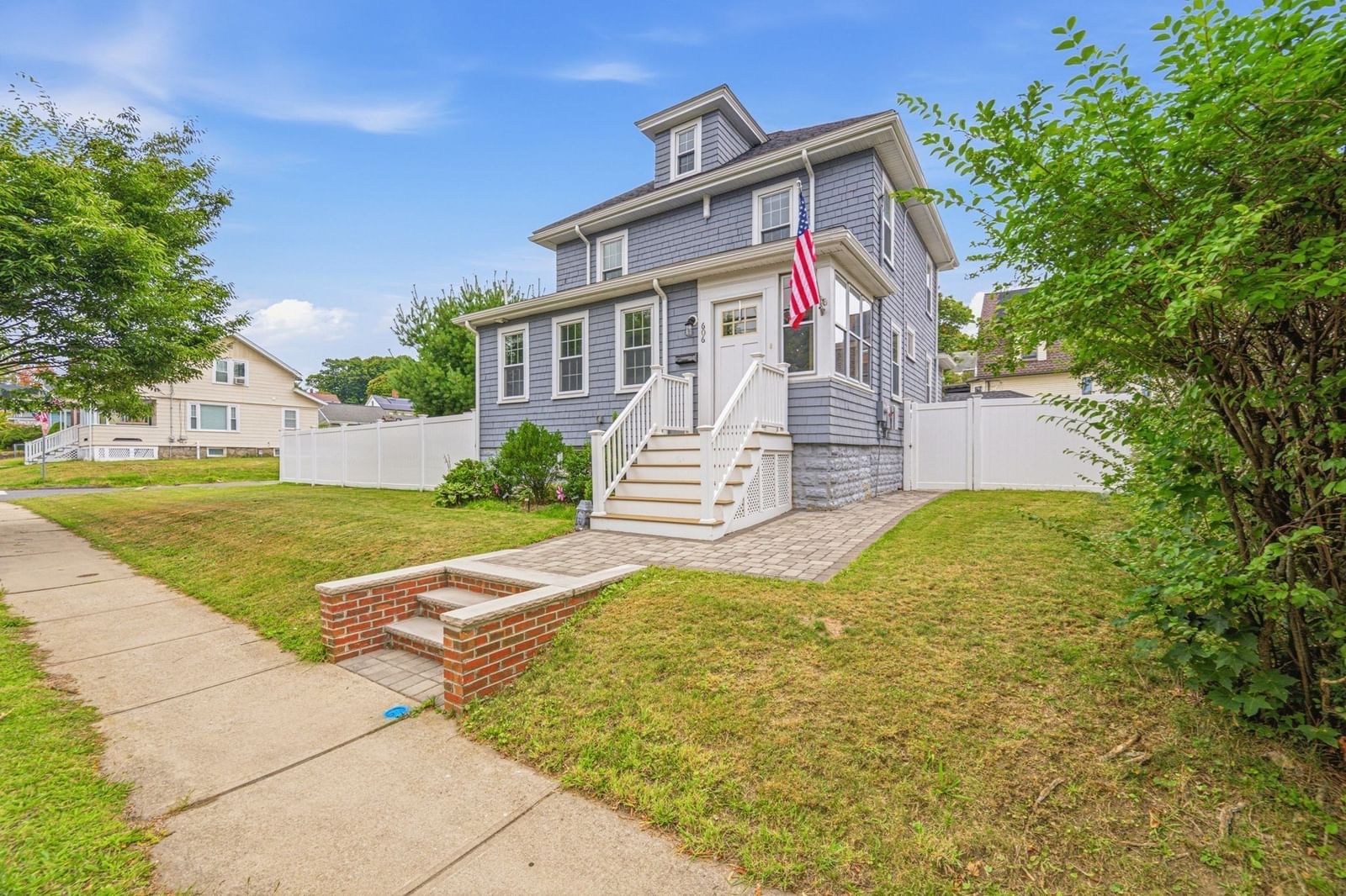 606 Lincoln Ave Saugus — Photo 2 of 42