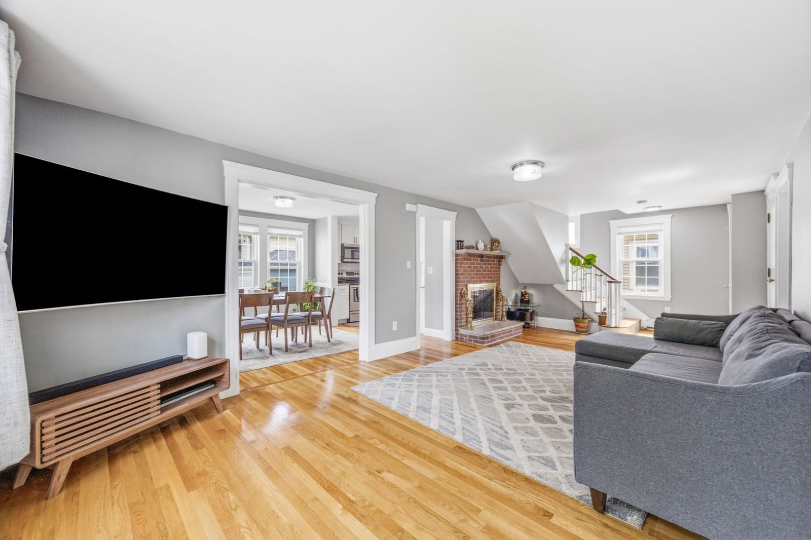 606 Lincoln Ave Saugus — Photo 8 of 42