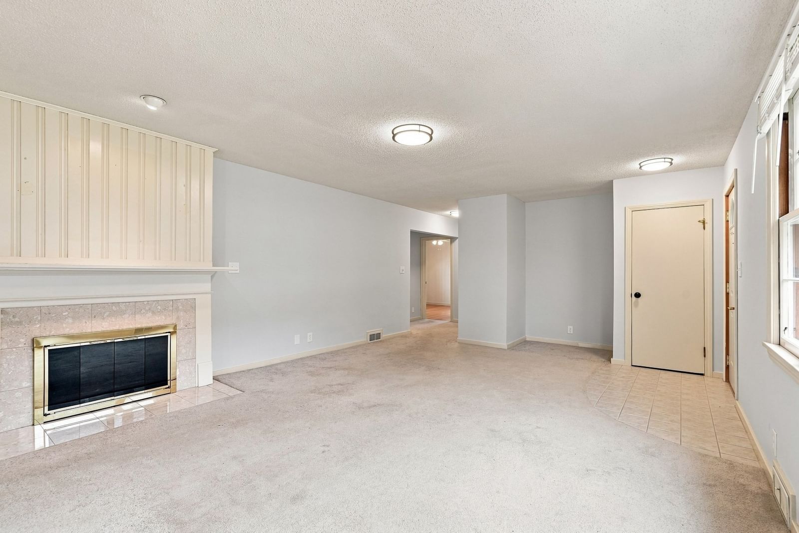 13 Parker St Agawam — Photo 12 of 35