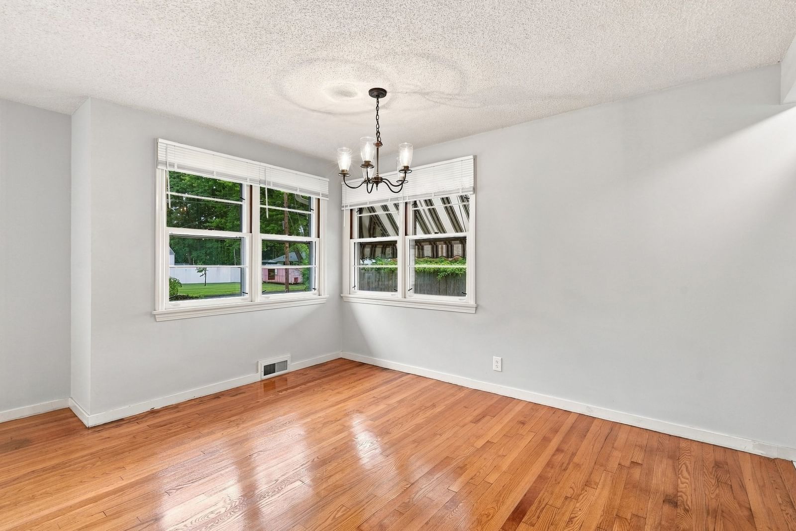 13 Parker St Agawam — Photo 14 of 35