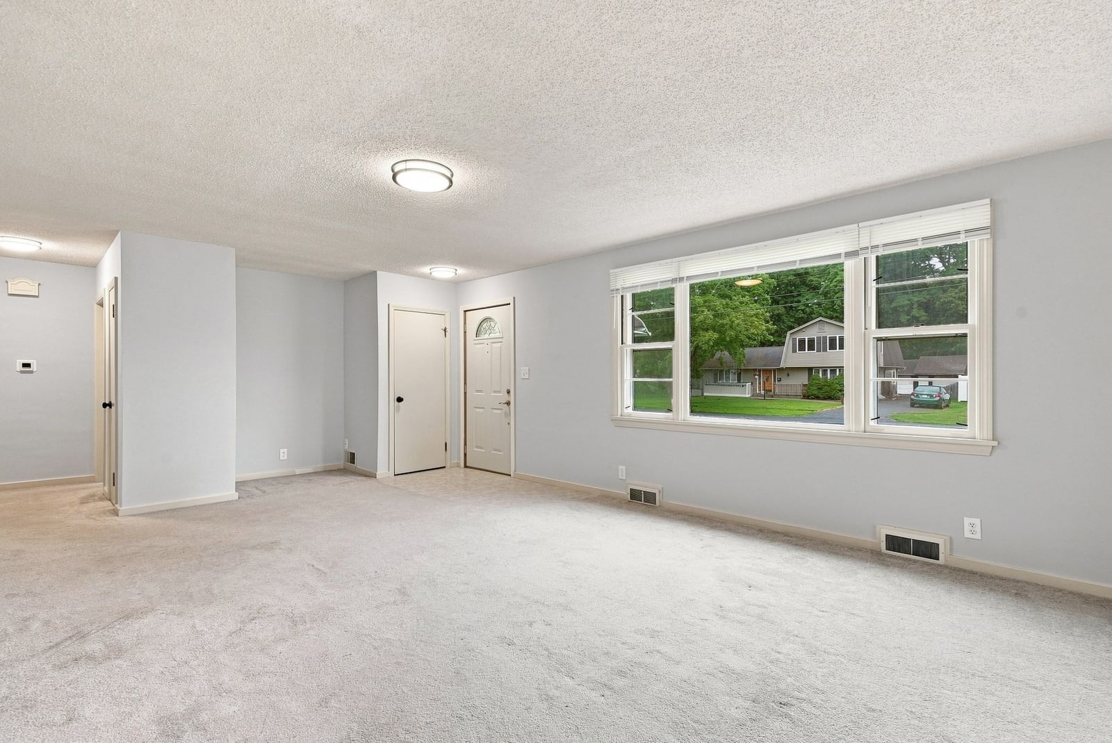 13 Parker St Agawam — Photo 16 of 35