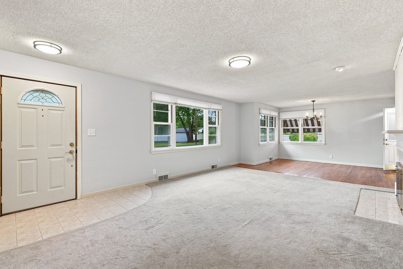 13 Parker St Agawam — Photo 17 of 35