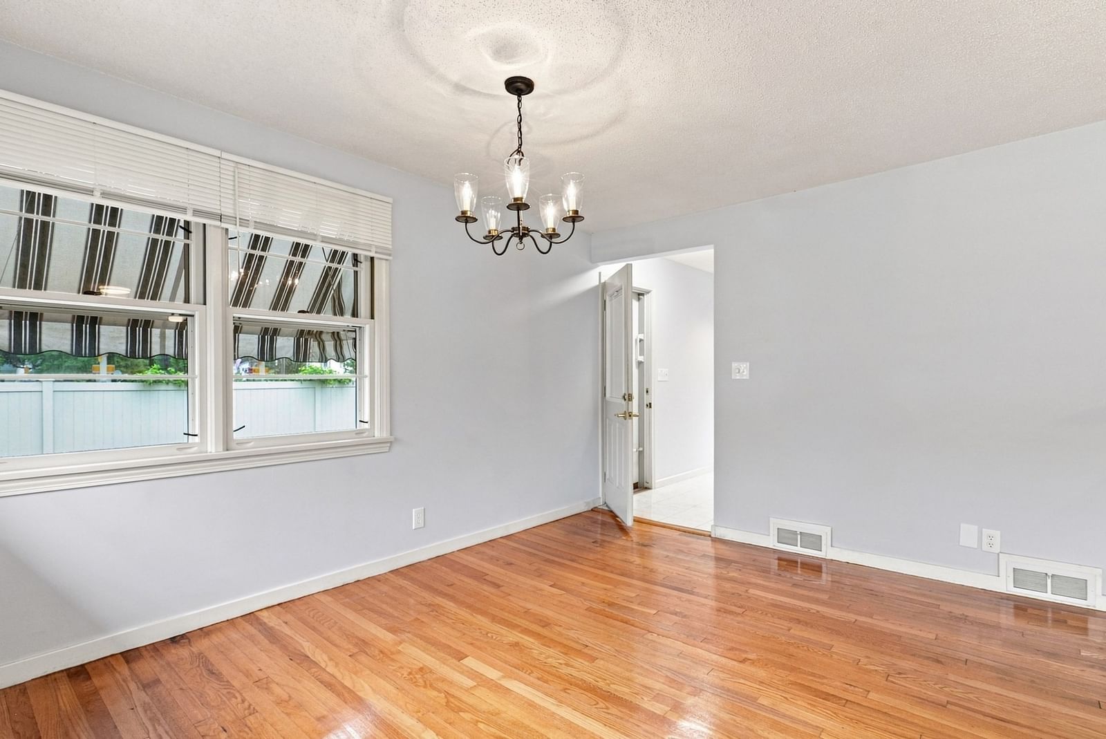 13 Parker St Agawam — Photo 18 of 35