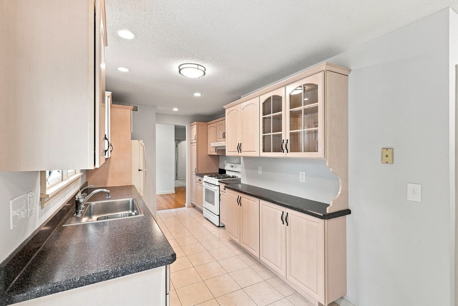 13 Parker St Agawam — Photo 20 of 35