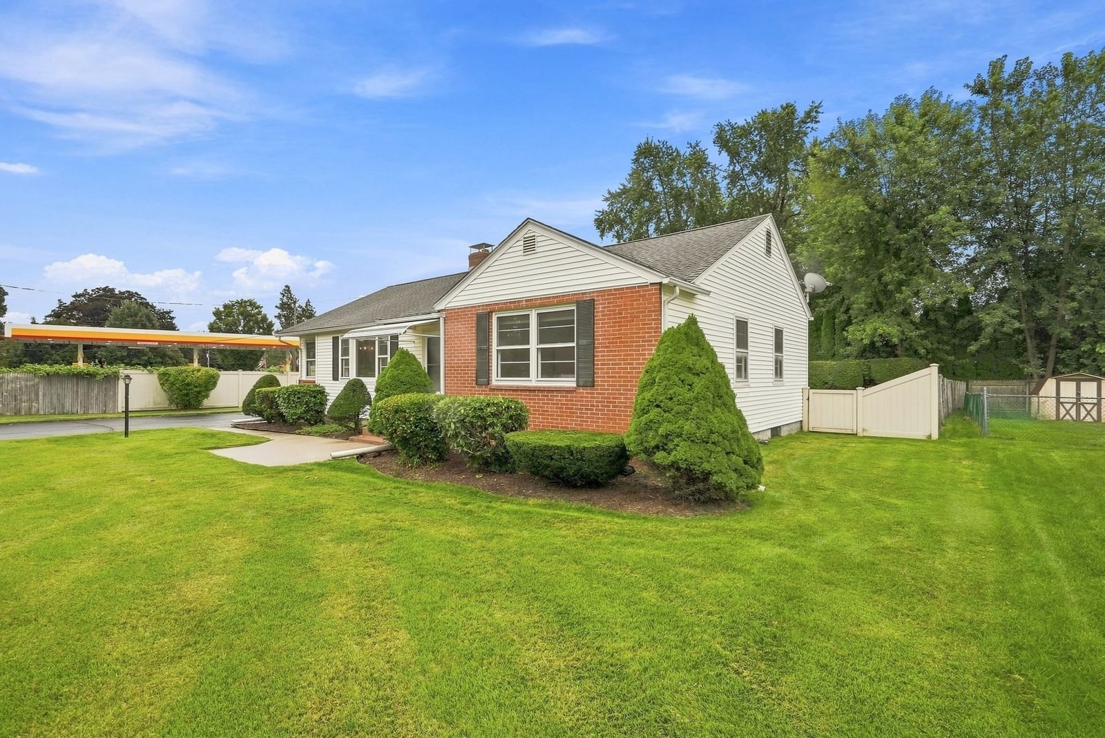 13 Parker St Agawam — Photo 3 of 35