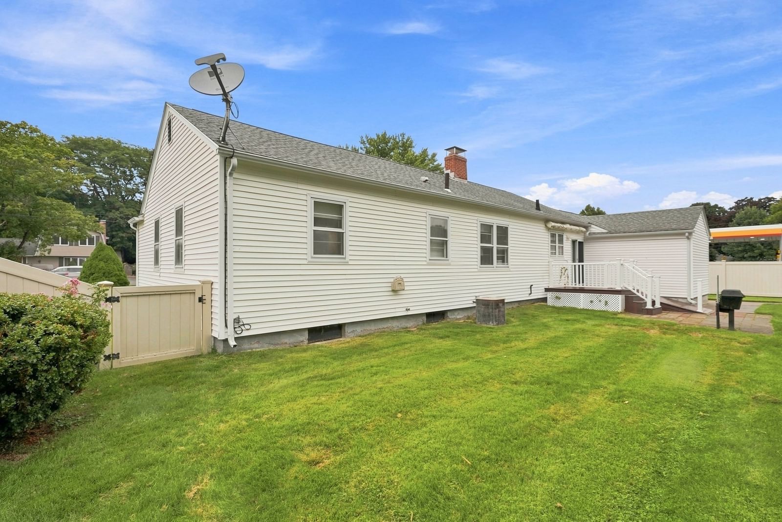 13 Parker St Agawam — Photo 8 of 35