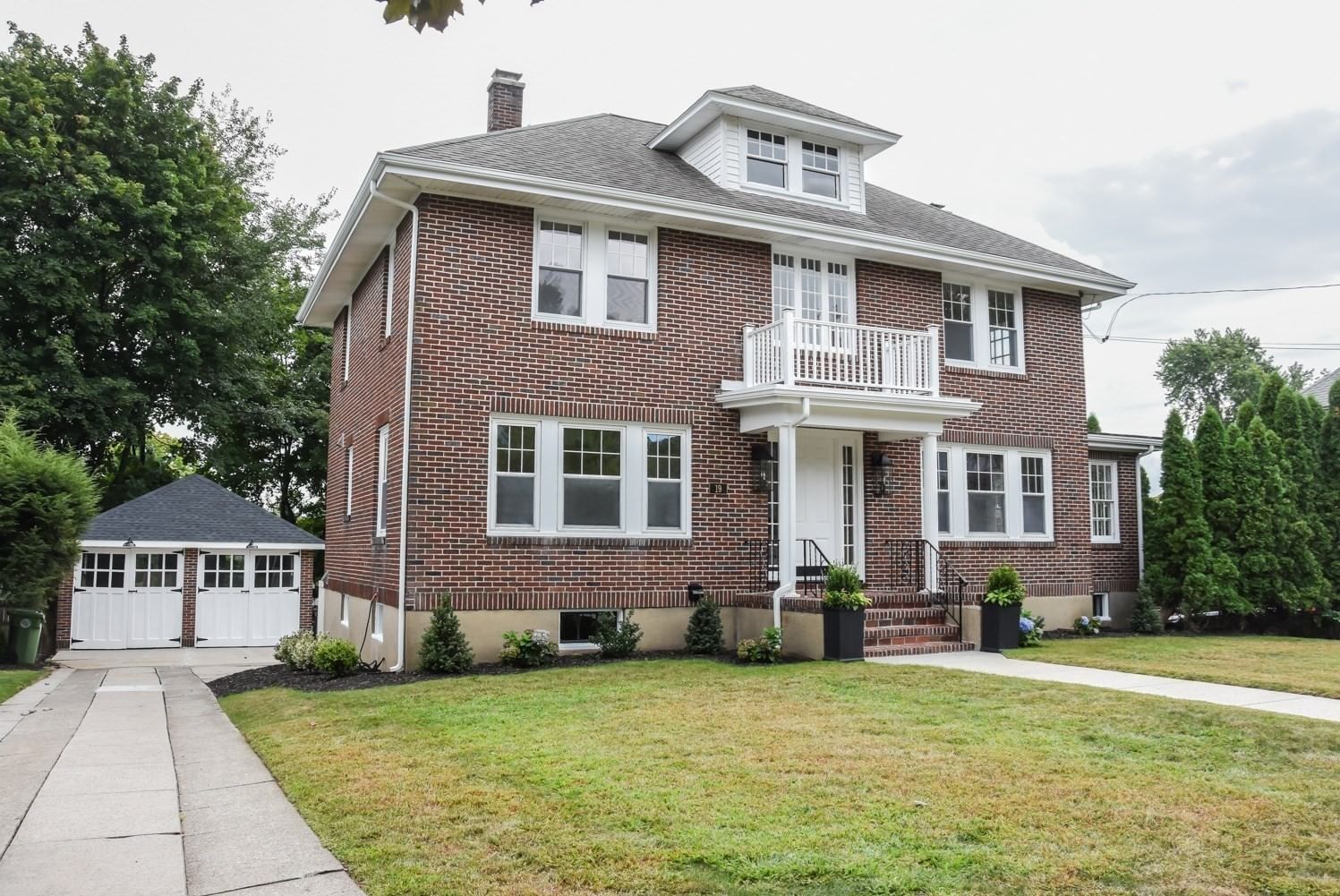 Property at 19 Stoneleigh Rd, Watertown, MA 02472