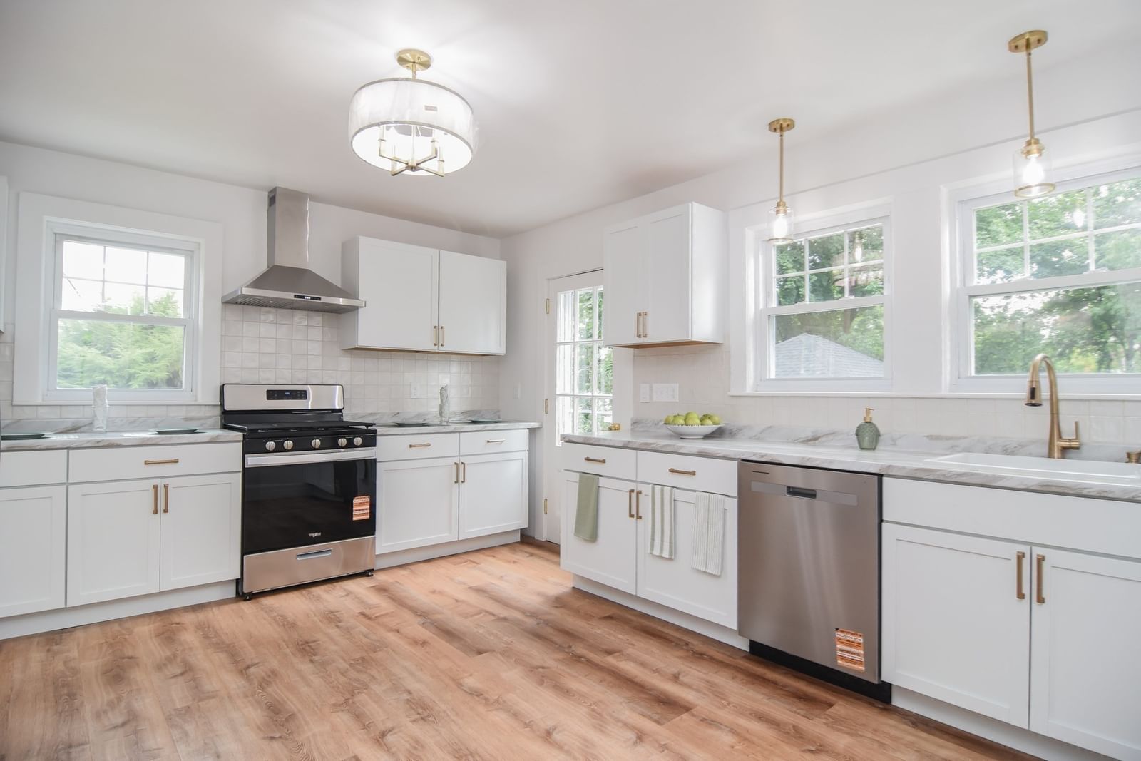 19 Stoneleigh Rd Watertown — Photo 12 of 41
