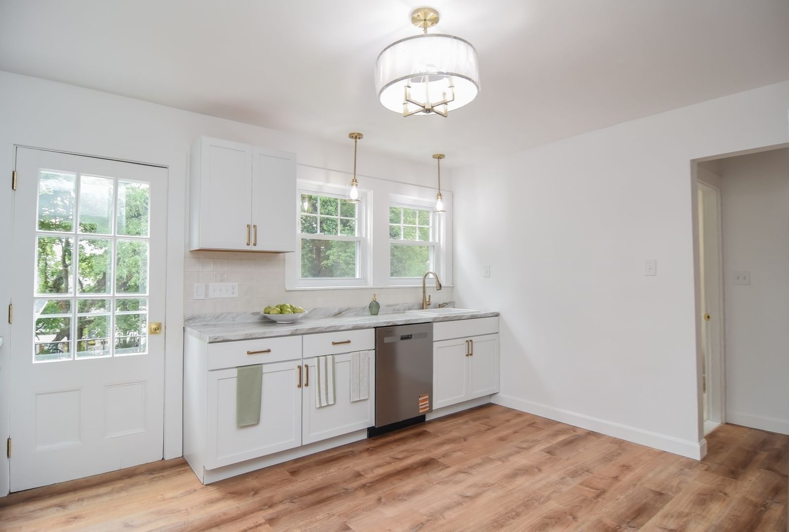 19 Stoneleigh Rd Watertown — Photo 14 of 41