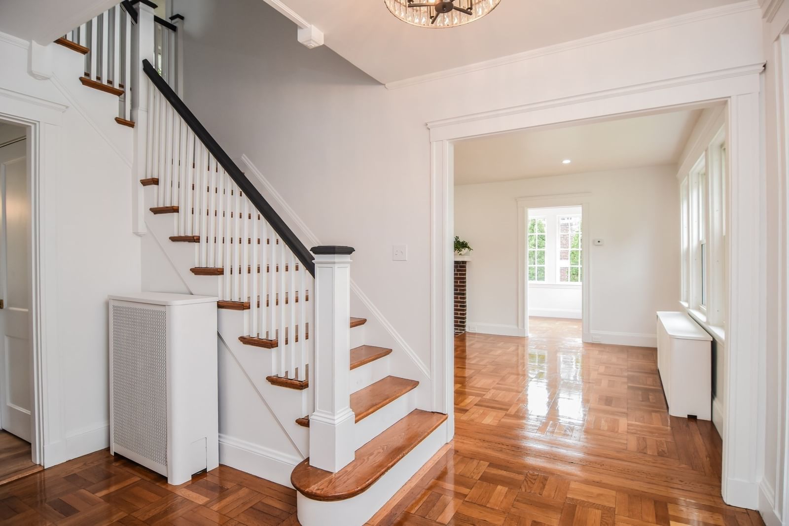 19 Stoneleigh Rd Watertown — Photo 4 of 41