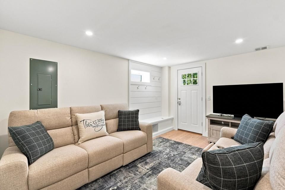 33 Dexter Ave Sandwich — Photo 9 of 42