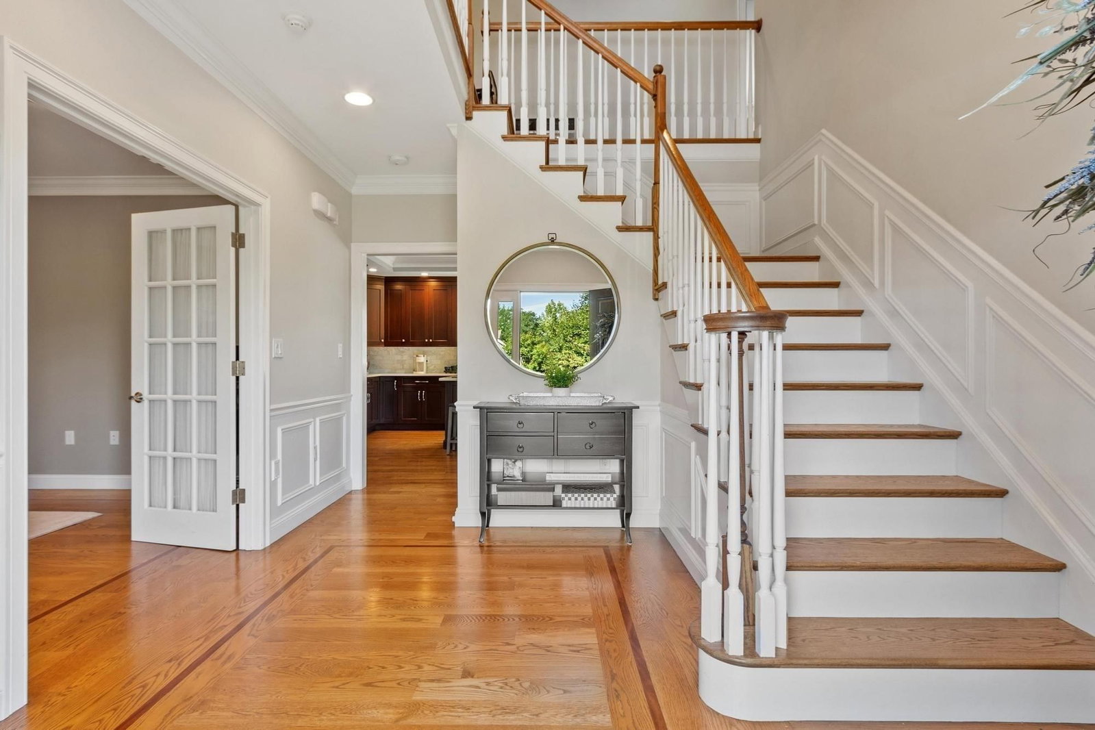 48 Robinson Dr Bedford — Photo 3 of 37