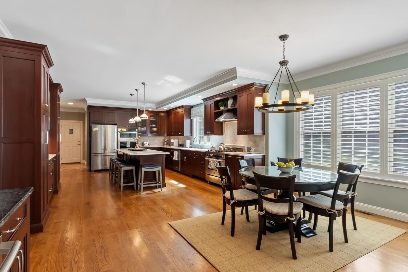 48 Robinson Dr Bedford — Photo 4 of 37