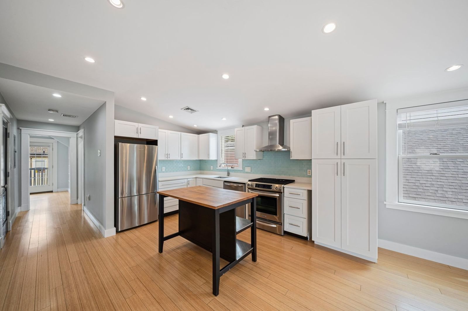 23 Cheverus Rd #3 Boston — Photo 3 of 27